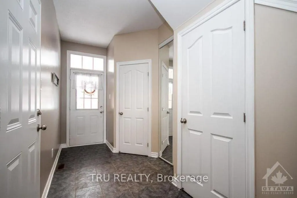 Photo 3 of 161 Tandalee Crescent, Ottawa, Kanata - Emerald Meadows/Trailwest — HOMEH