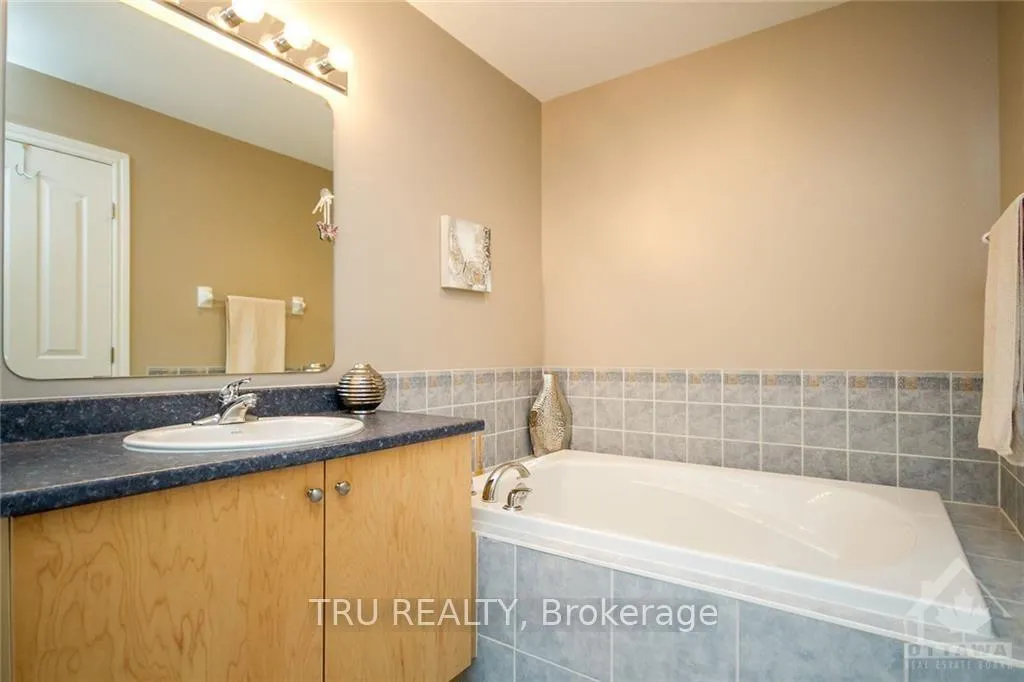 Photo 17 of 161 Tandalee Crescent, Ottawa, Kanata - Emerald Meadows/Trailwest — HOMEH