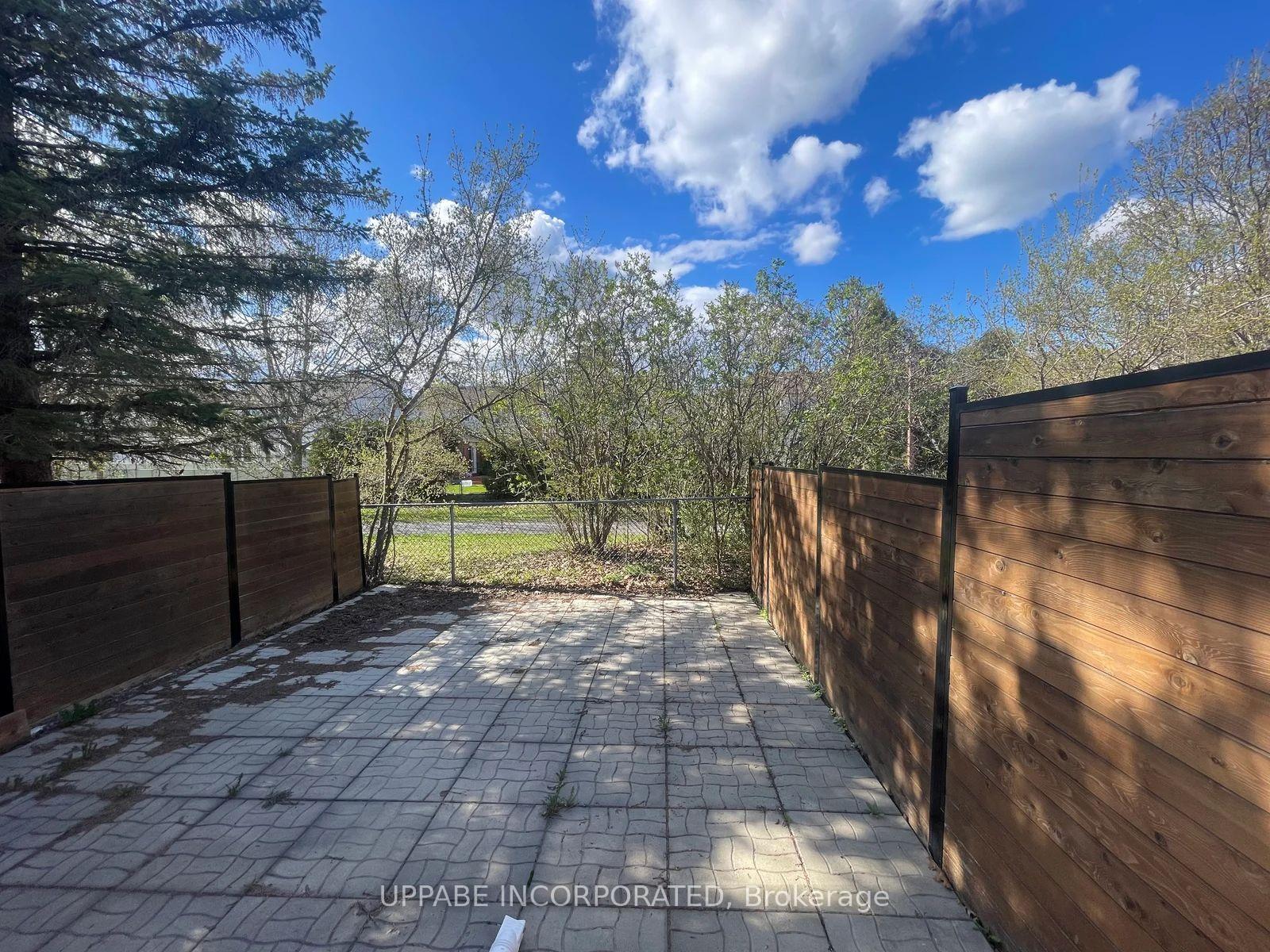 Photo 5 of 202 Forestglade Crescent, Ottawa, Hunt Club Park — HOMEH