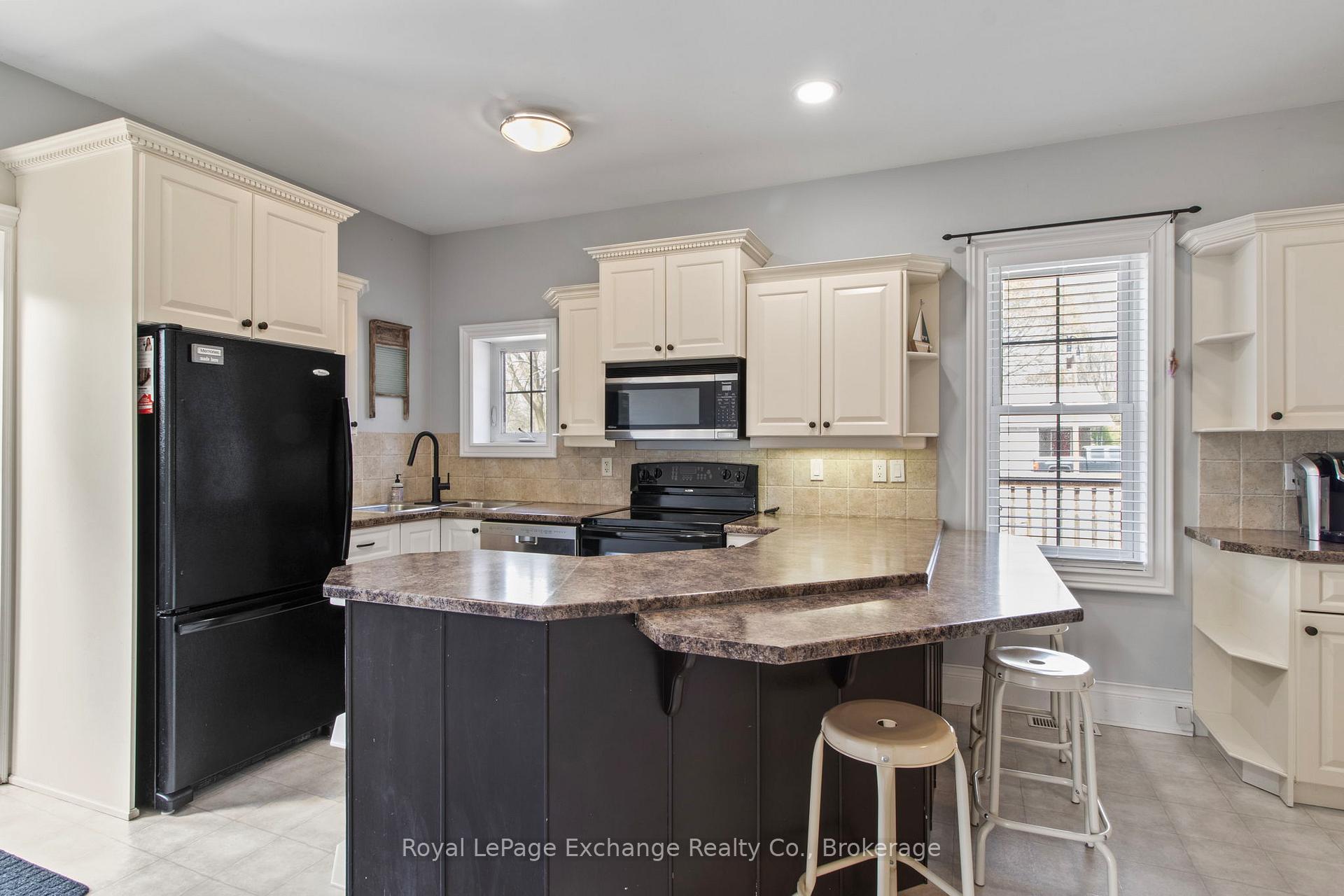 Photo 5 of 1180 Queen Street, Kincardine — HOMEH