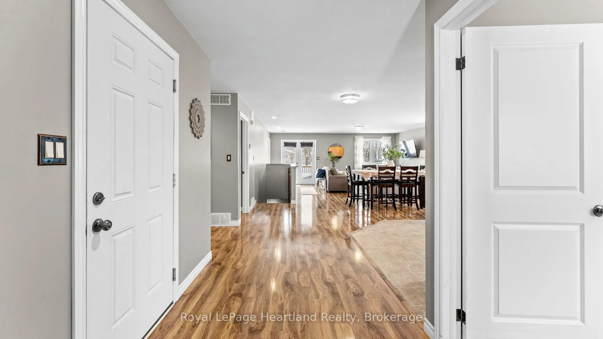 Photo 7 of 180 Toronto Boulevard, Huron East, Vanastra — HOMEH
