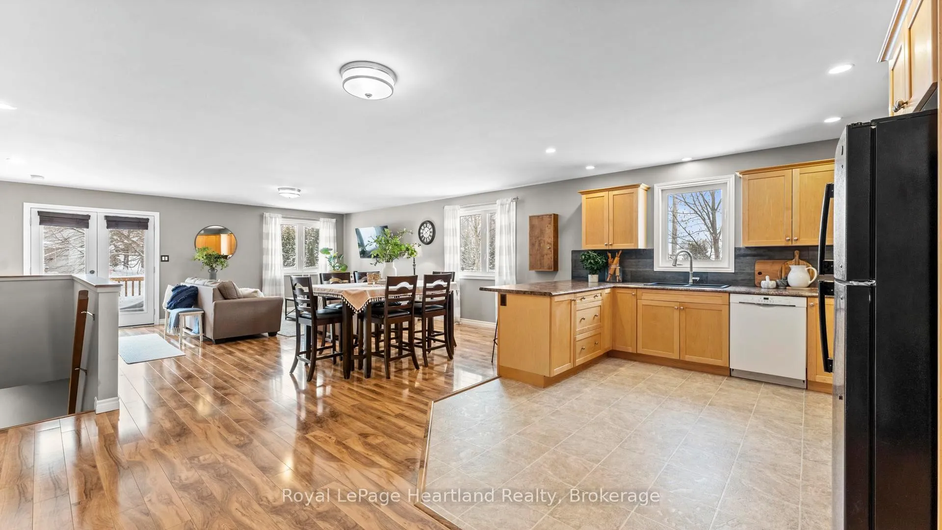 Photo 10 of 180 Toronto Boulevard, Huron East, Vanastra — HOMEH