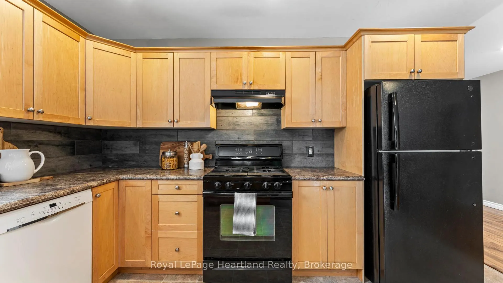 Photo 13 of 180 Toronto Boulevard, Huron East, Vanastra — HOMEH