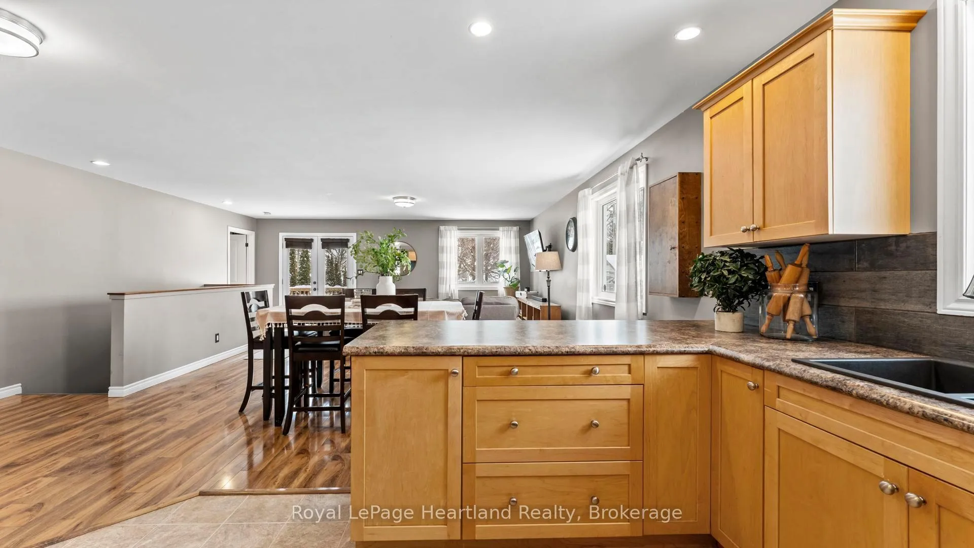 Photo 14 of 180 Toronto Boulevard, Huron East, Vanastra — HOMEH