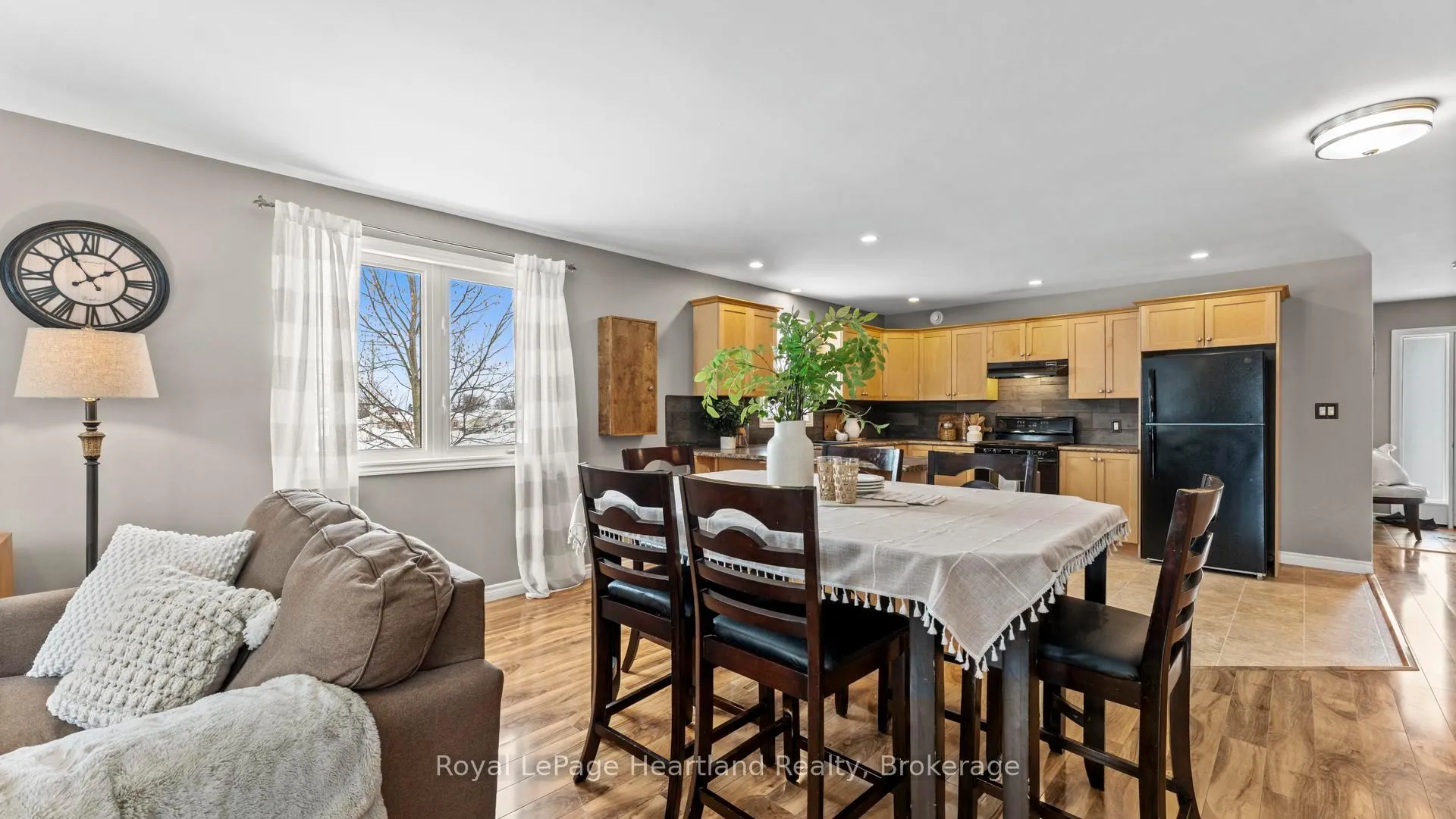 Photo 17 of 180 Toronto Boulevard, Huron East, Vanastra — HOMEH