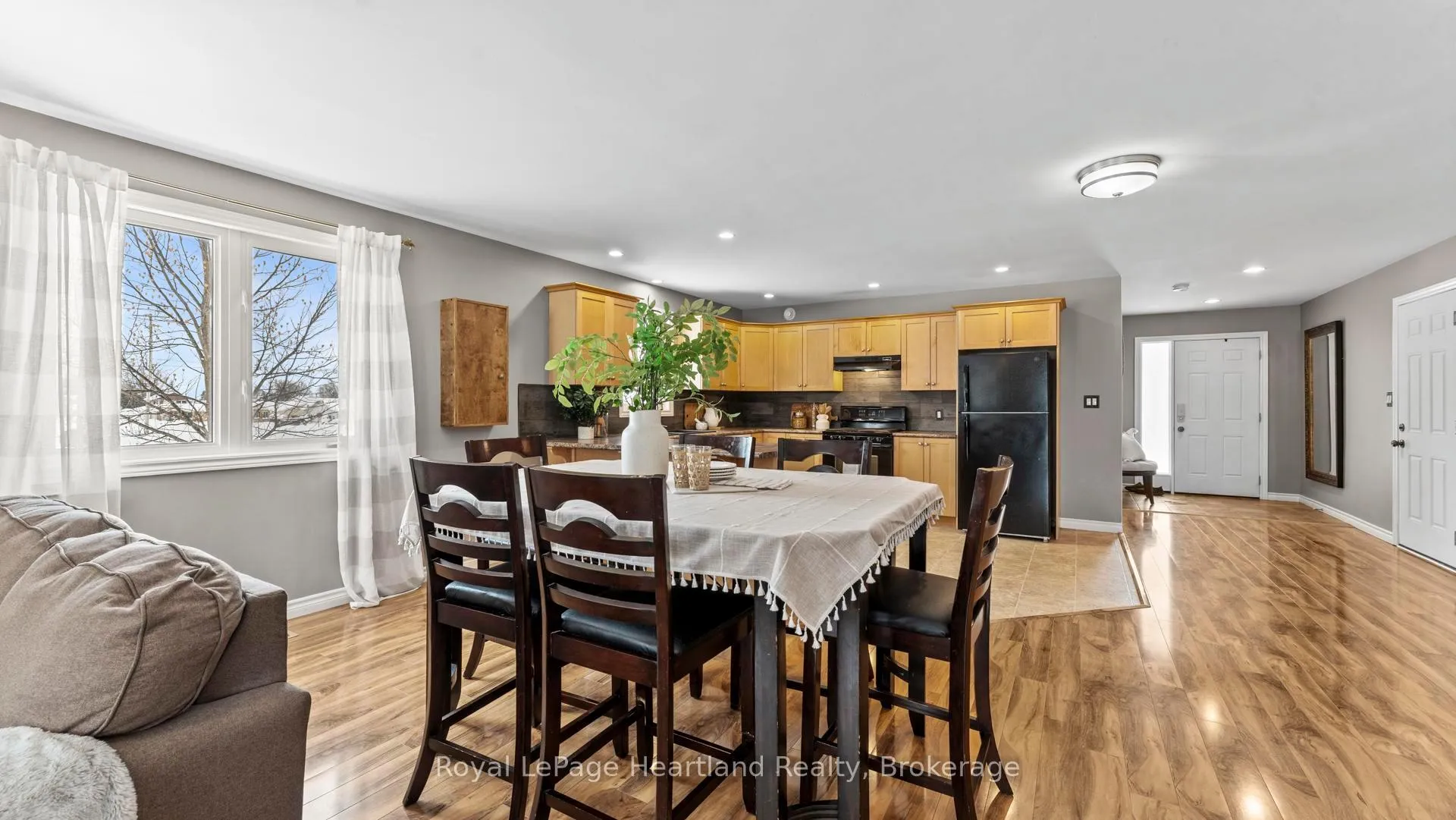 Photo 18 of 180 Toronto Boulevard, Huron East, Vanastra — HOMEH