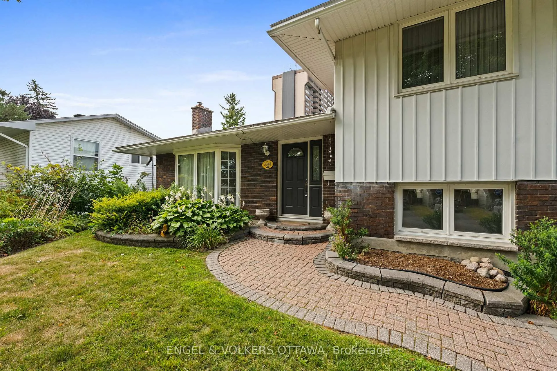 Photo 3 of 3348 Kodiak Street, Ottawa, South Keys — HOMEH