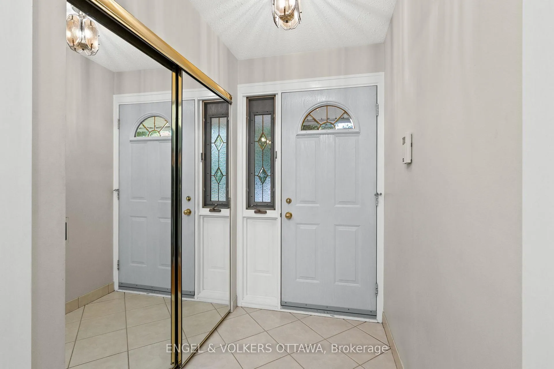 Photo 4 of 3348 Kodiak Street, Ottawa, South Keys — HOMEH