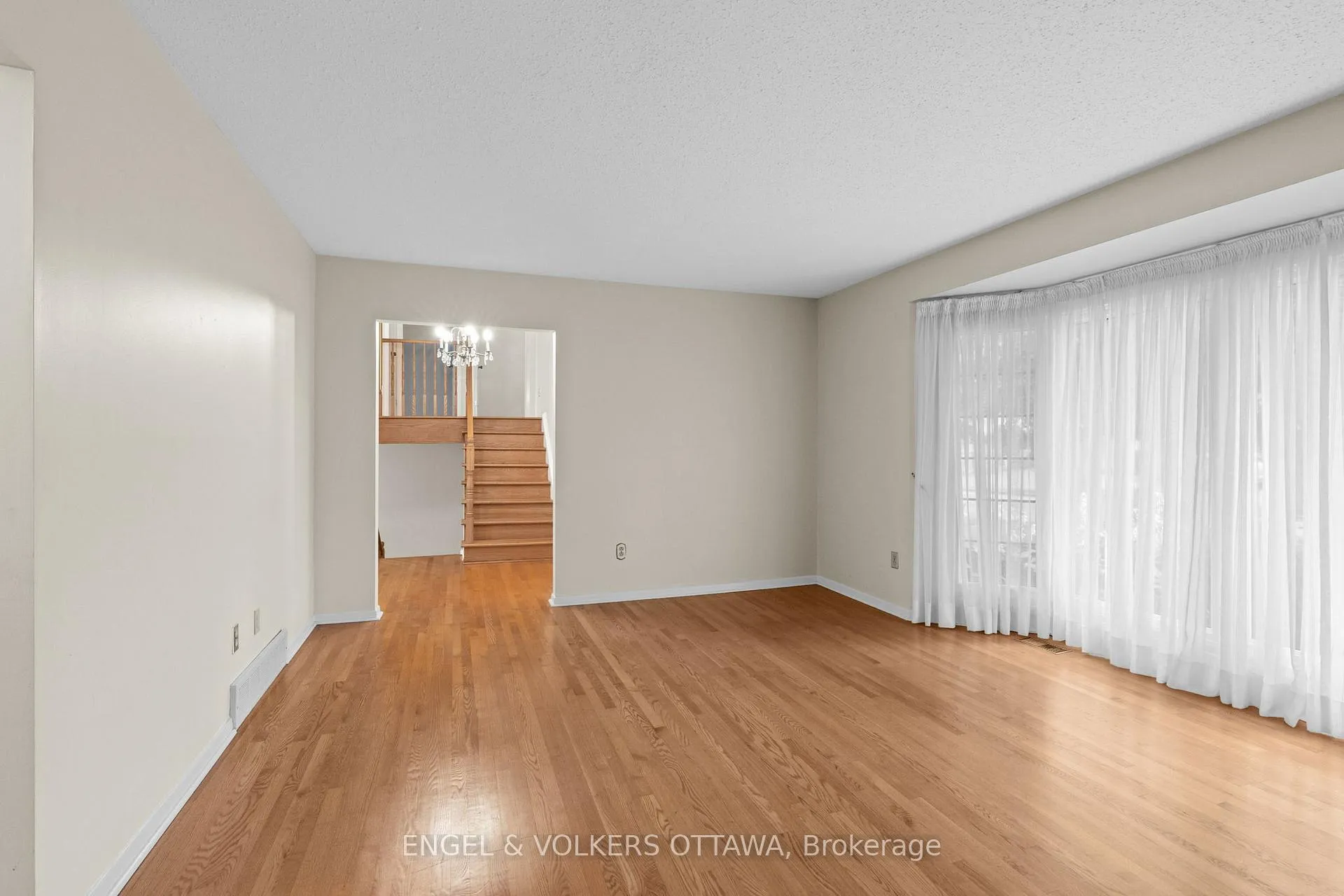 Photo 8 of 3348 Kodiak Street, Ottawa, South Keys — HOMEH