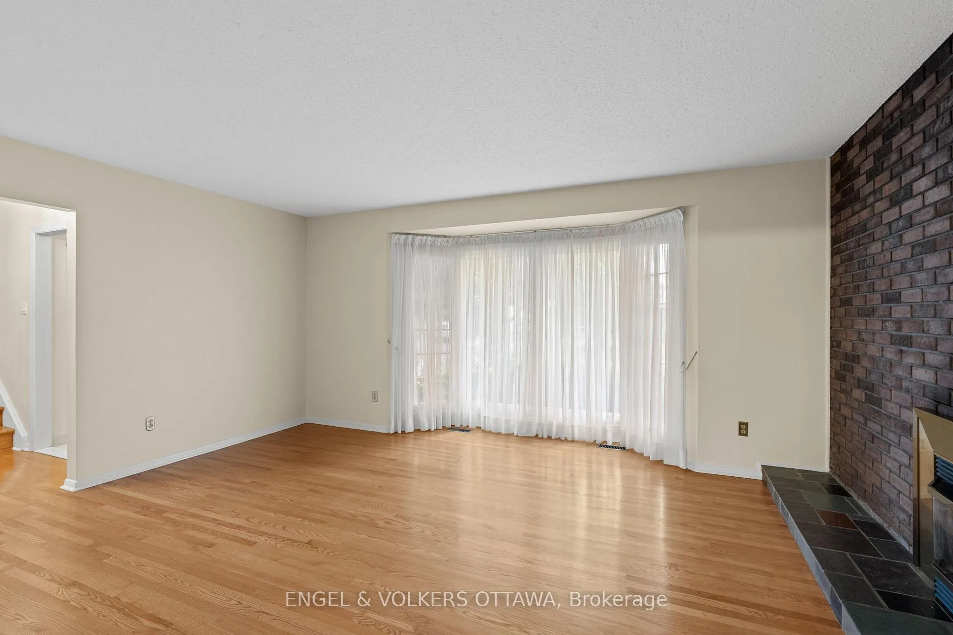 Photo 10 of 3348 Kodiak Street, Ottawa, South Keys — HOMEH