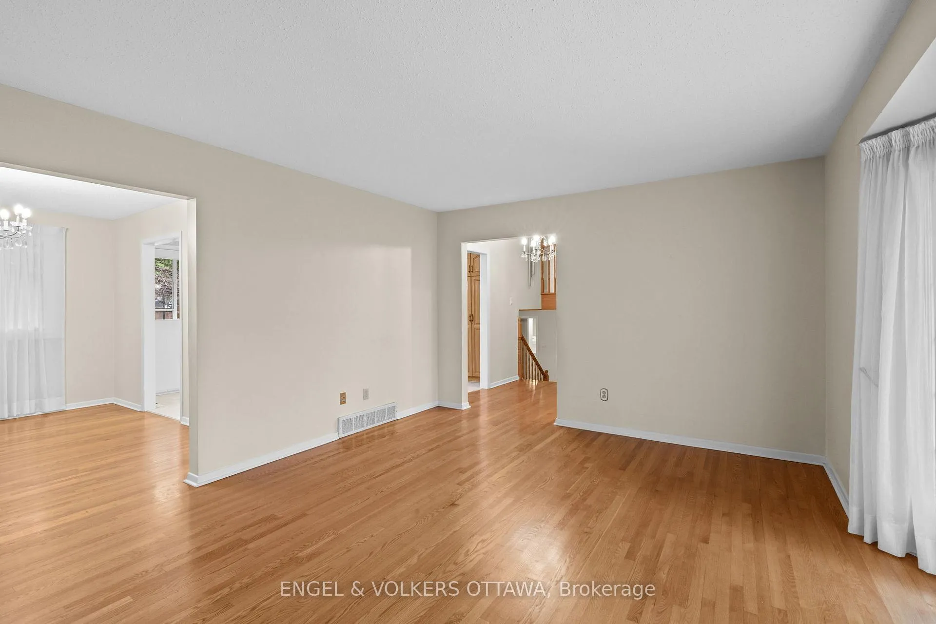Photo 11 of 3348 Kodiak Street, Ottawa, South Keys — HOMEH