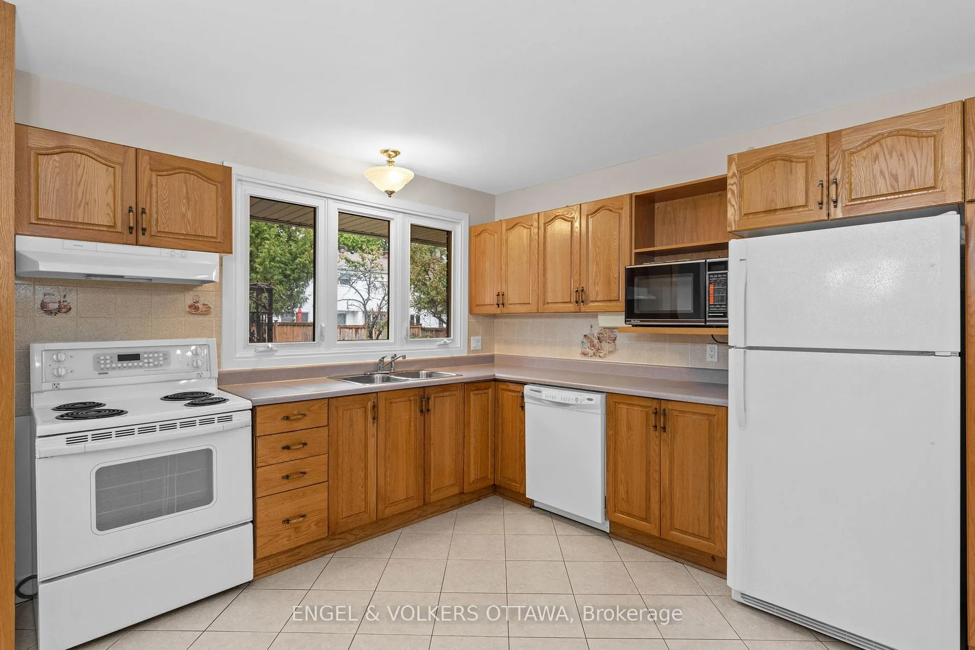 Photo 16 of 3348 Kodiak Street, Ottawa, South Keys — HOMEH