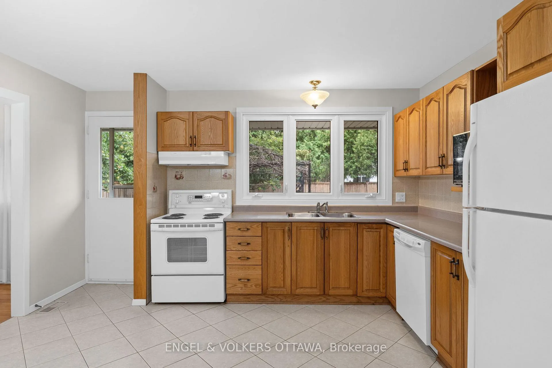Photo 17 of 3348 Kodiak Street, Ottawa, South Keys — HOMEH