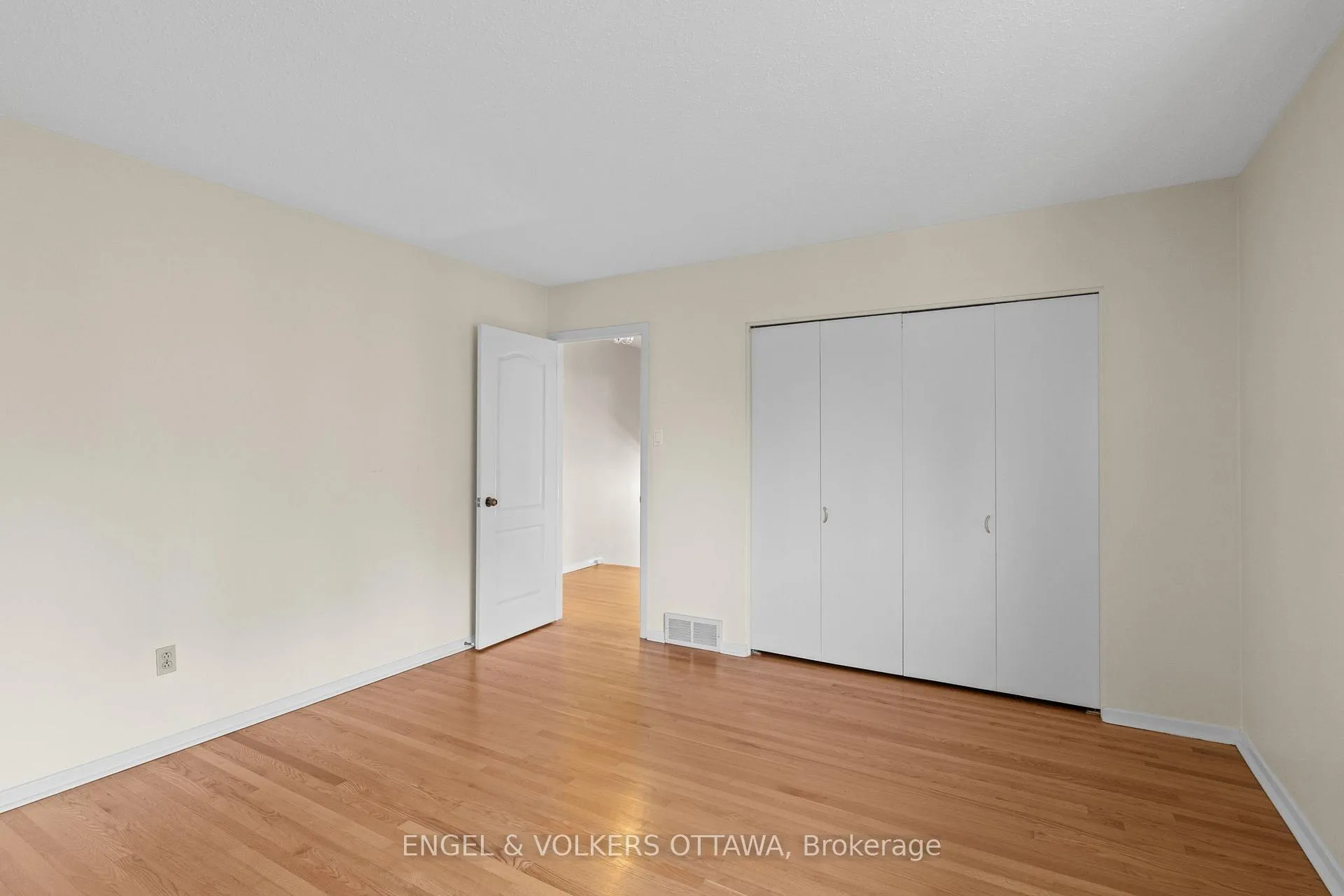 Photo 24 of 3348 Kodiak Street, Ottawa, South Keys — HOMEH