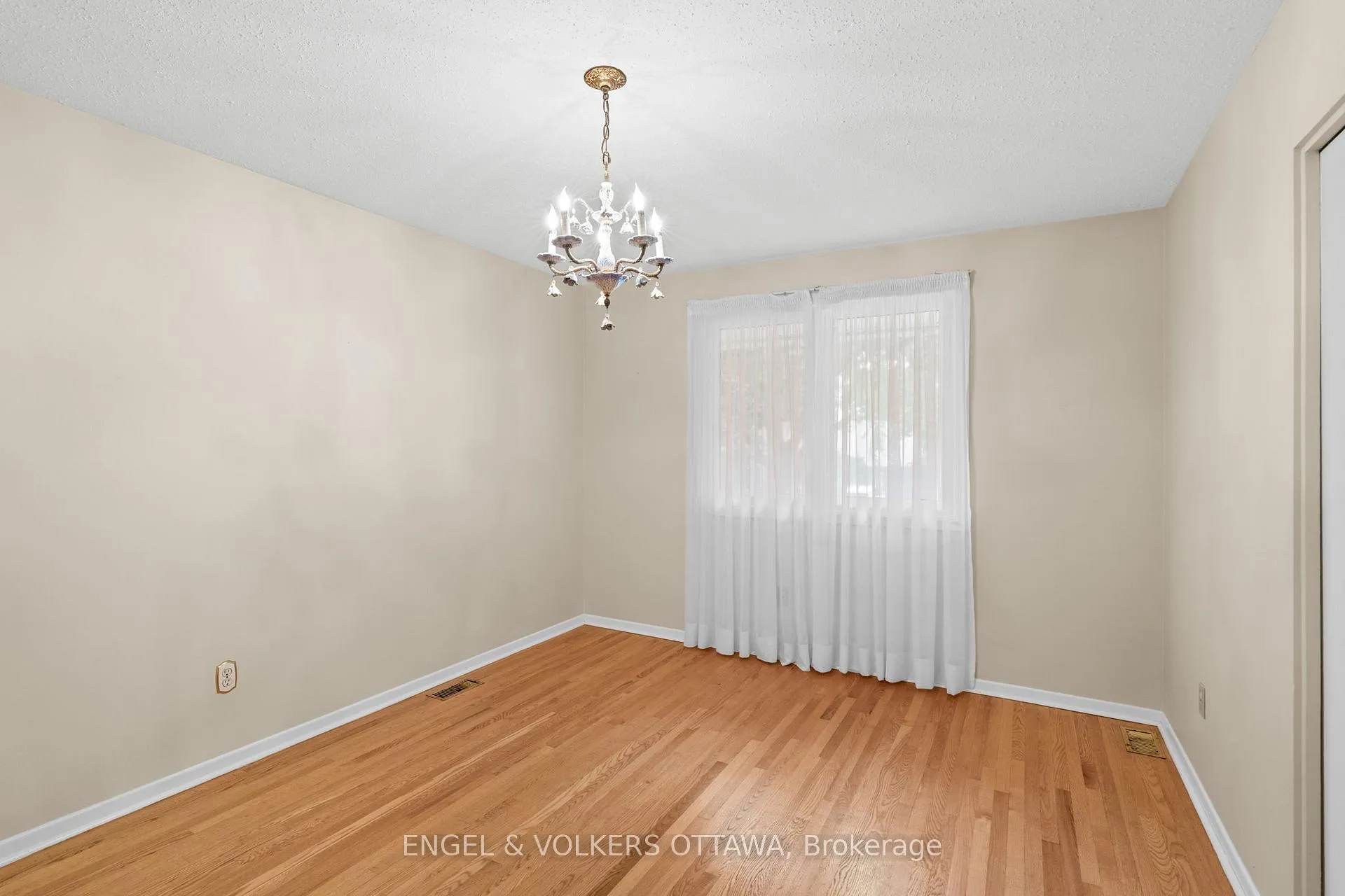 Photo 25 of 3348 Kodiak Street, Ottawa, South Keys — HOMEH