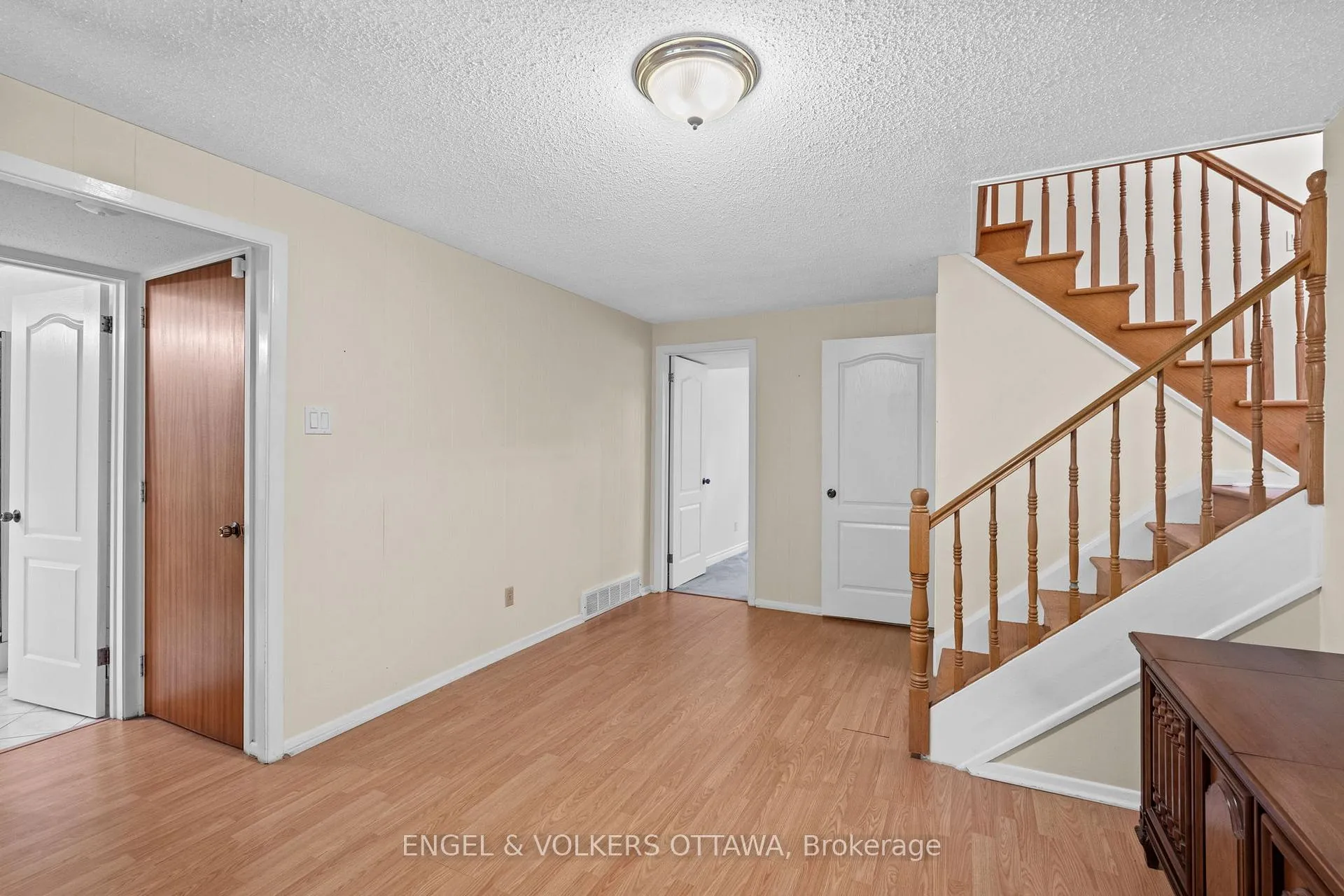 Photo 36 of 3348 Kodiak Street, Ottawa, South Keys — HOMEH