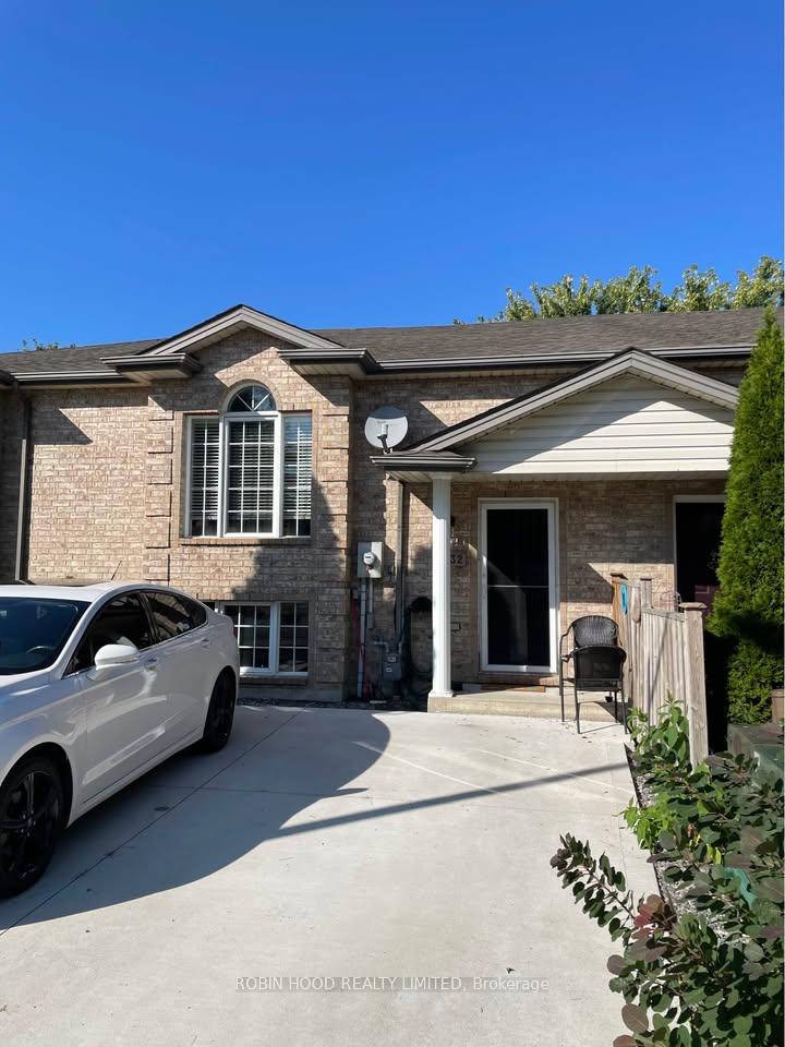 Front of 1032 King Richard Court