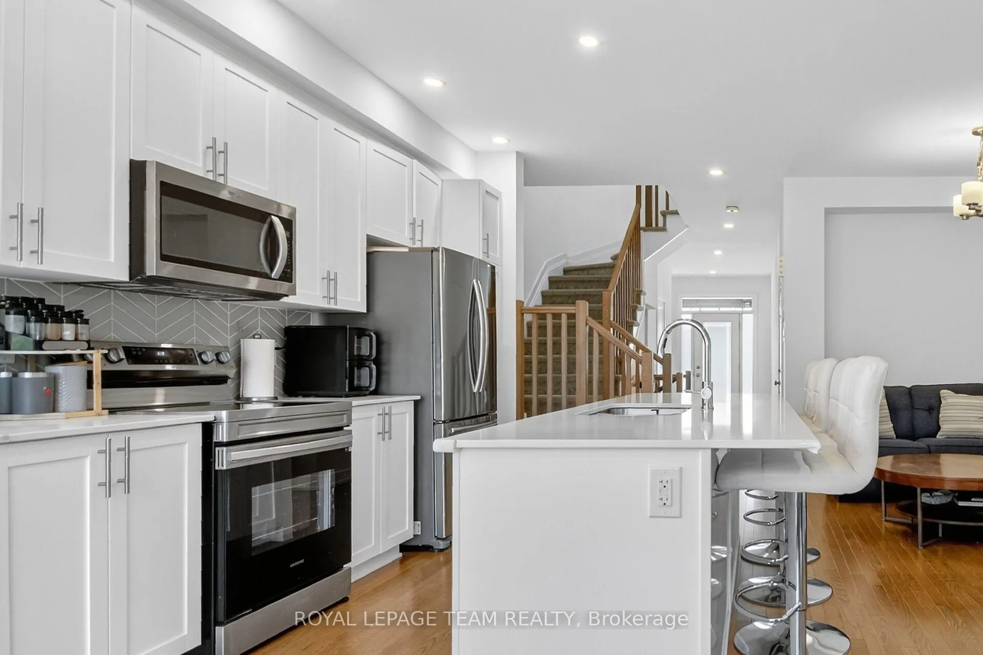 Photo 10 of 337 Ibanez Walk, Ottawa, Leitrim — HOMEH