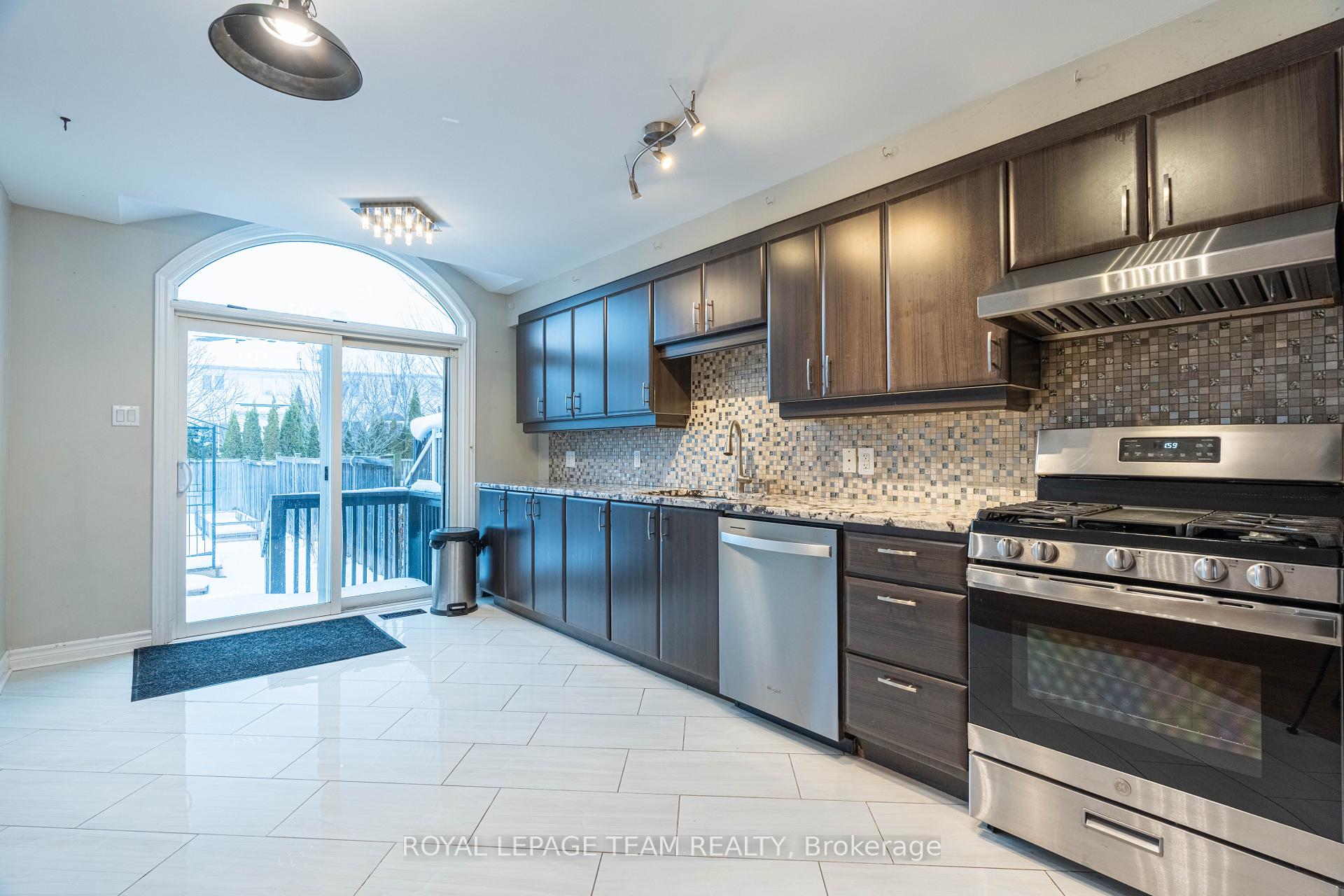Photo 9 of 293 Forestbrook Street, Ottawa, Kanata - Morgan's Grant/South March — HOMEH