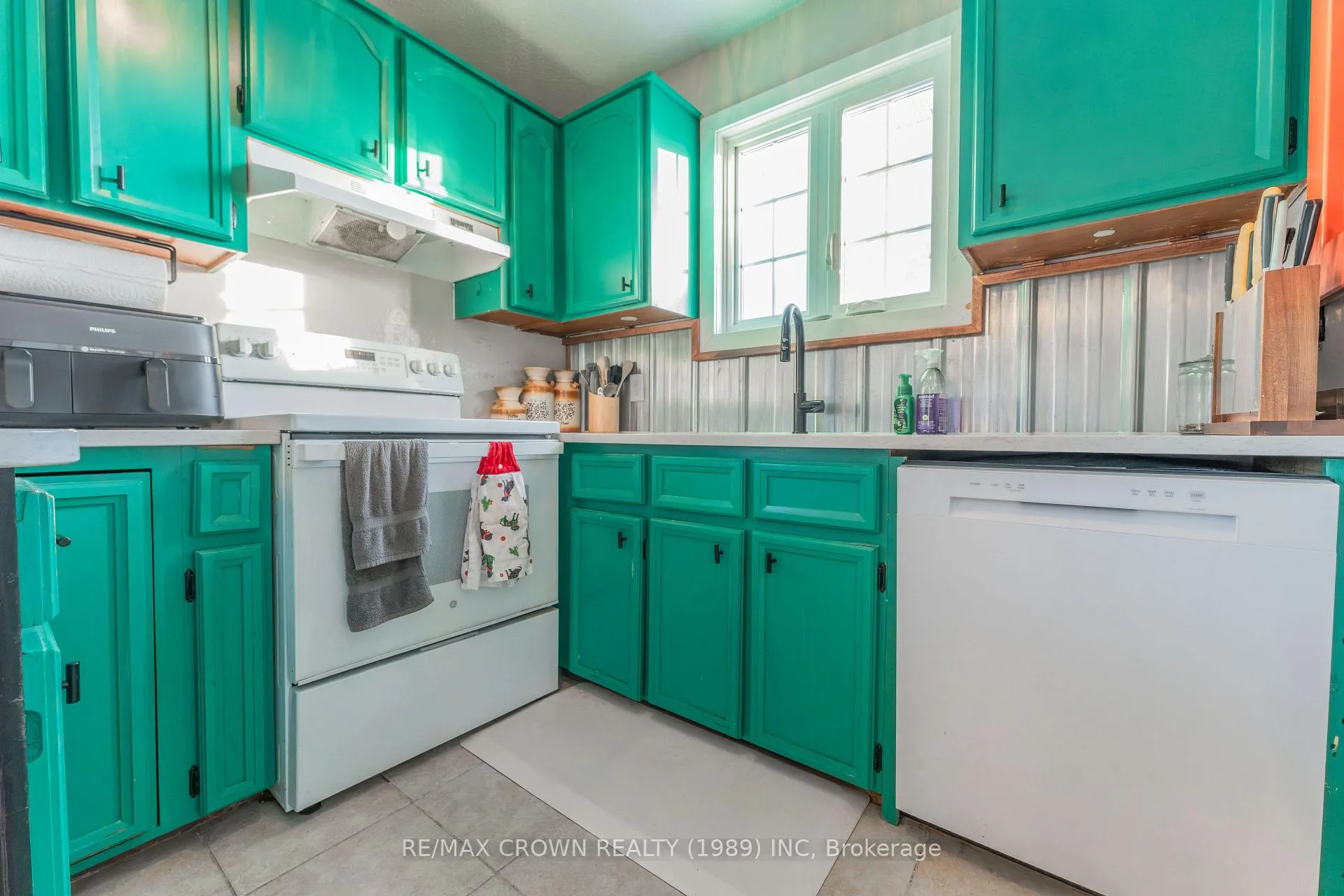 Photo 5 of 17 Champlain Crescent, Kapuskasing — HOMEH