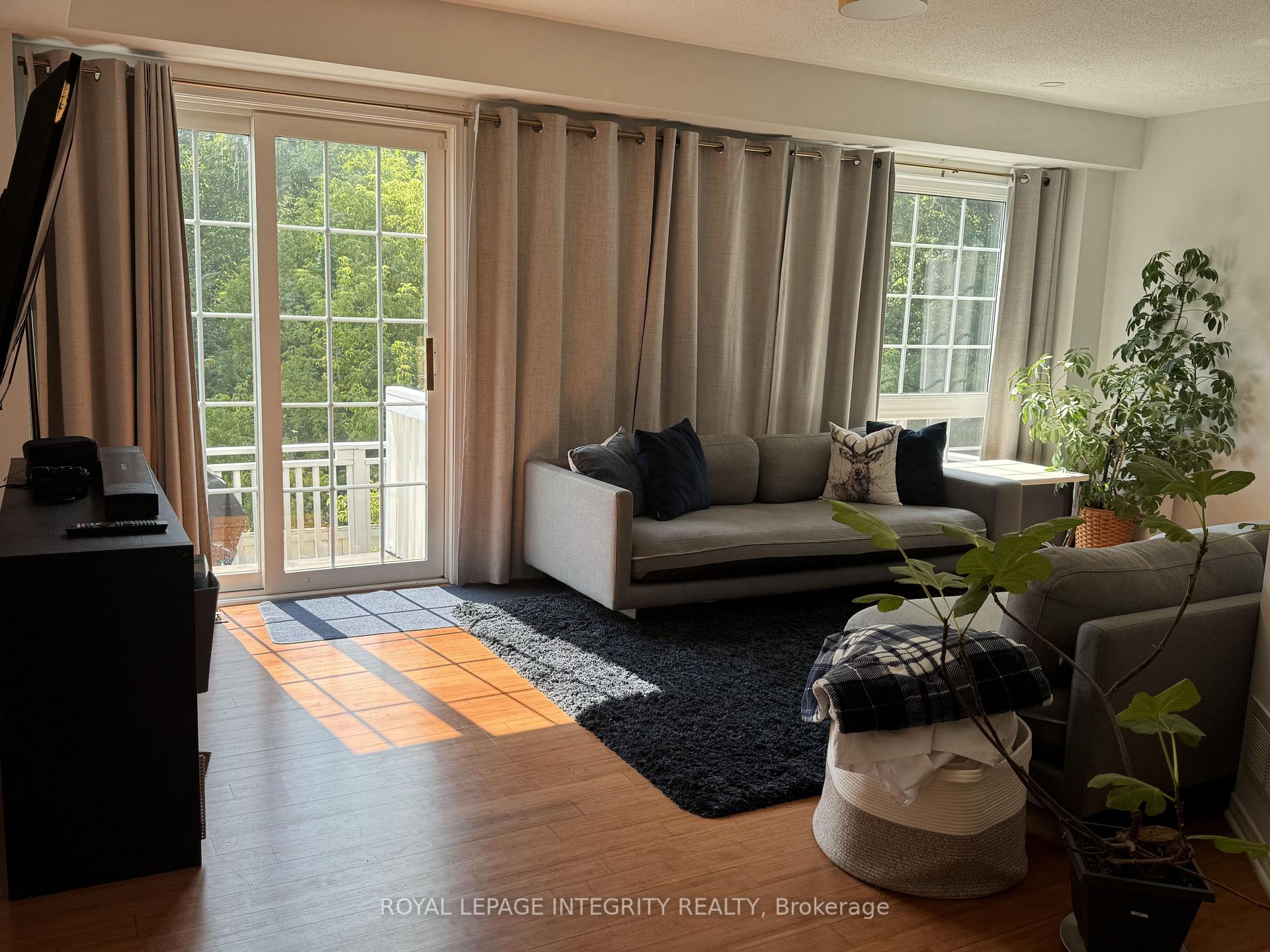 Photo 12 of 374 Wisteria Crescent, Ottawa, Hunt Club — HOMEH