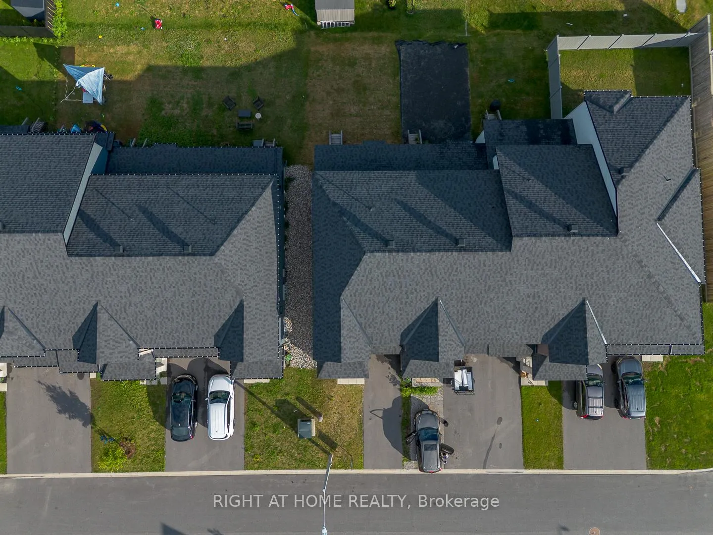 Photo 2 of 16 Nettle Crescent, Ottawa, Leitrim — HOMEH