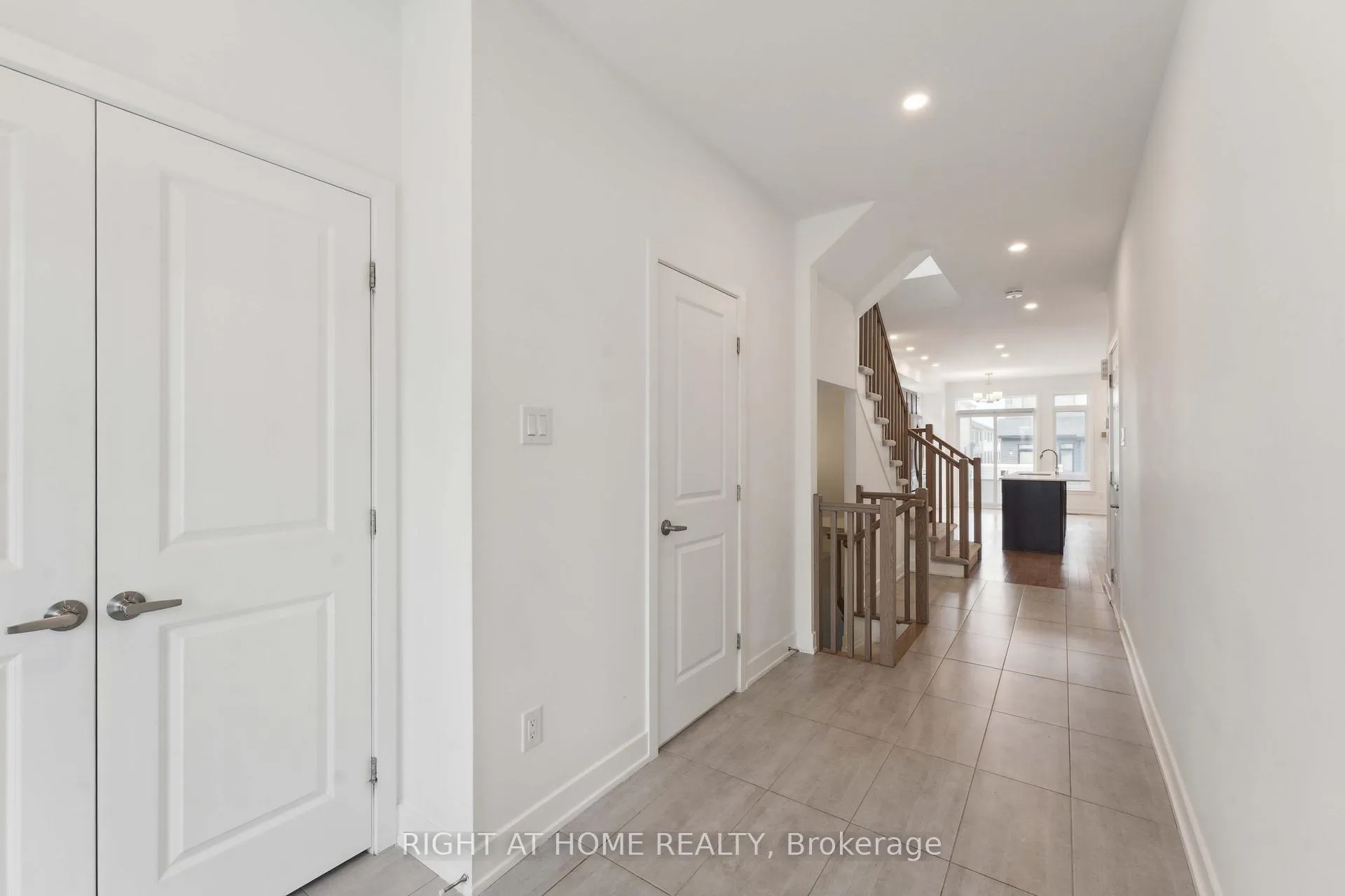 Photo 4 of 16 Nettle Crescent, Ottawa, Leitrim — HOMEH