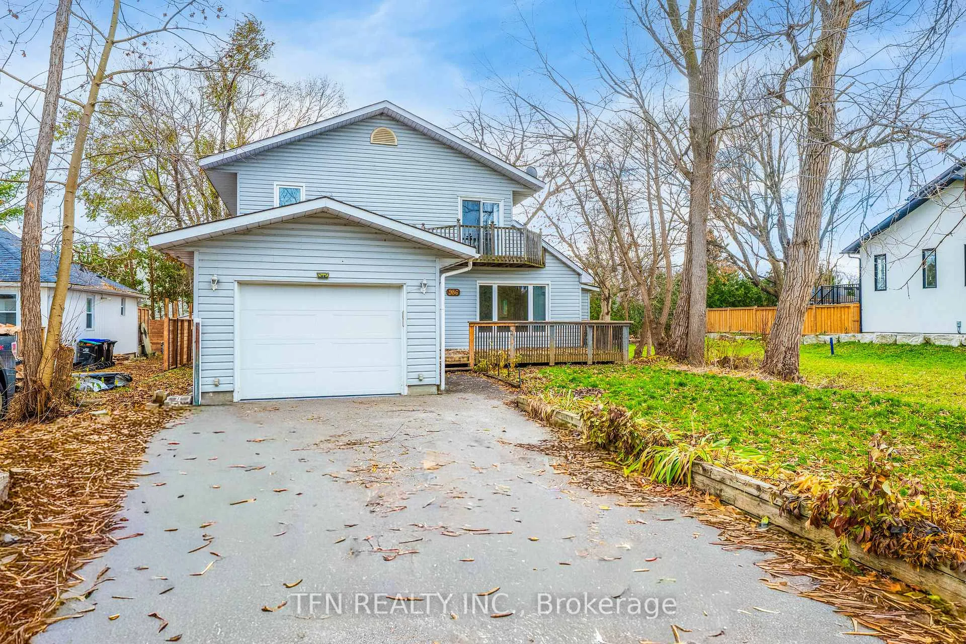 Photo 2 of 986 Robinson Street, Innisfil, Rural Innisfil — HOMEH