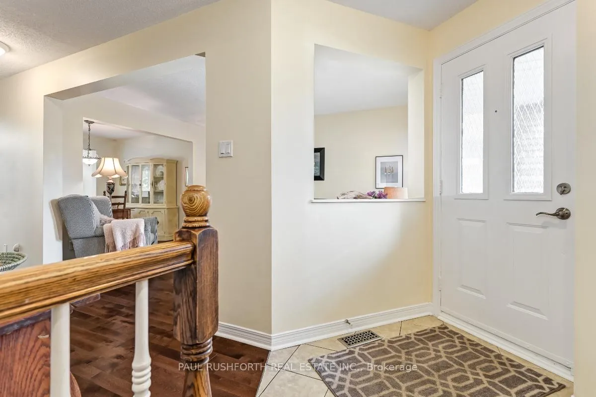 Photo 3 of 83 Winnegreen Court, Ottawa, Hunt Club Park — HOMEH