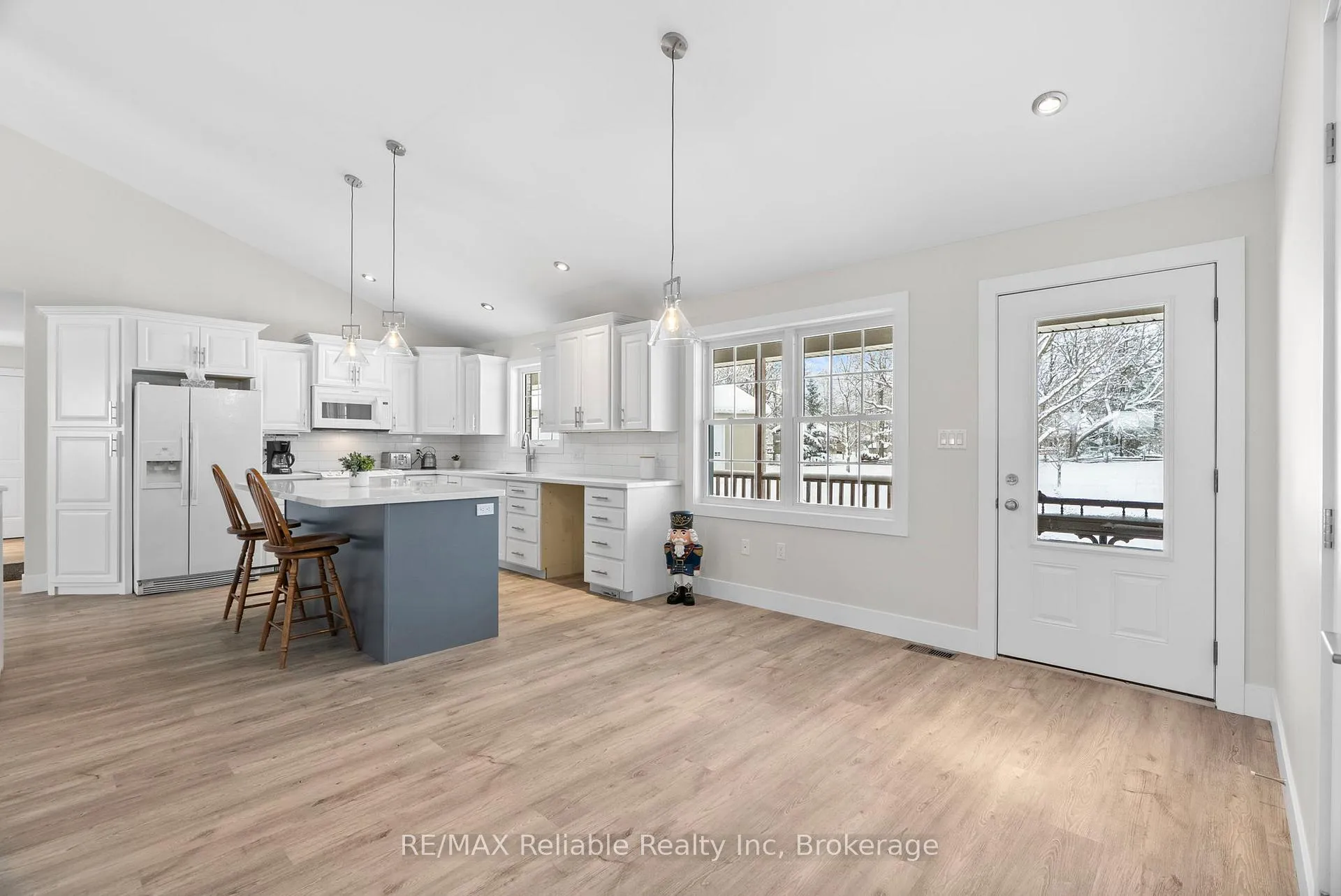 Photo 5 of 61 Wilson Street, Huron East, Seaforth — HOMEH