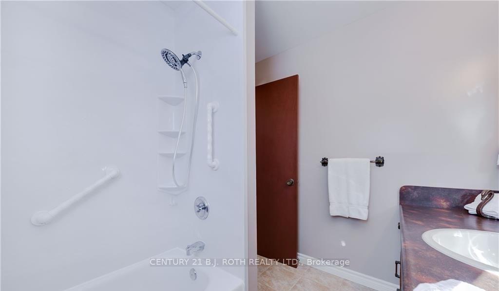 Photo 21 of 787 Innisfil Beach Road, Innisfil, Alcona — HOMEH