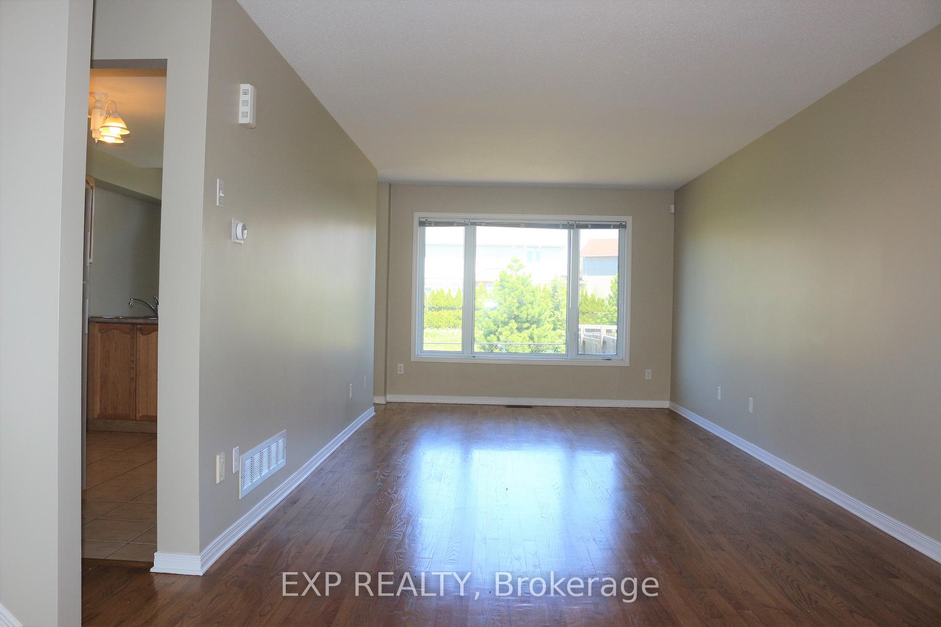 Photo 2 of 176 Colliston Crescent, Ottawa, Ridgemont — HOMEH