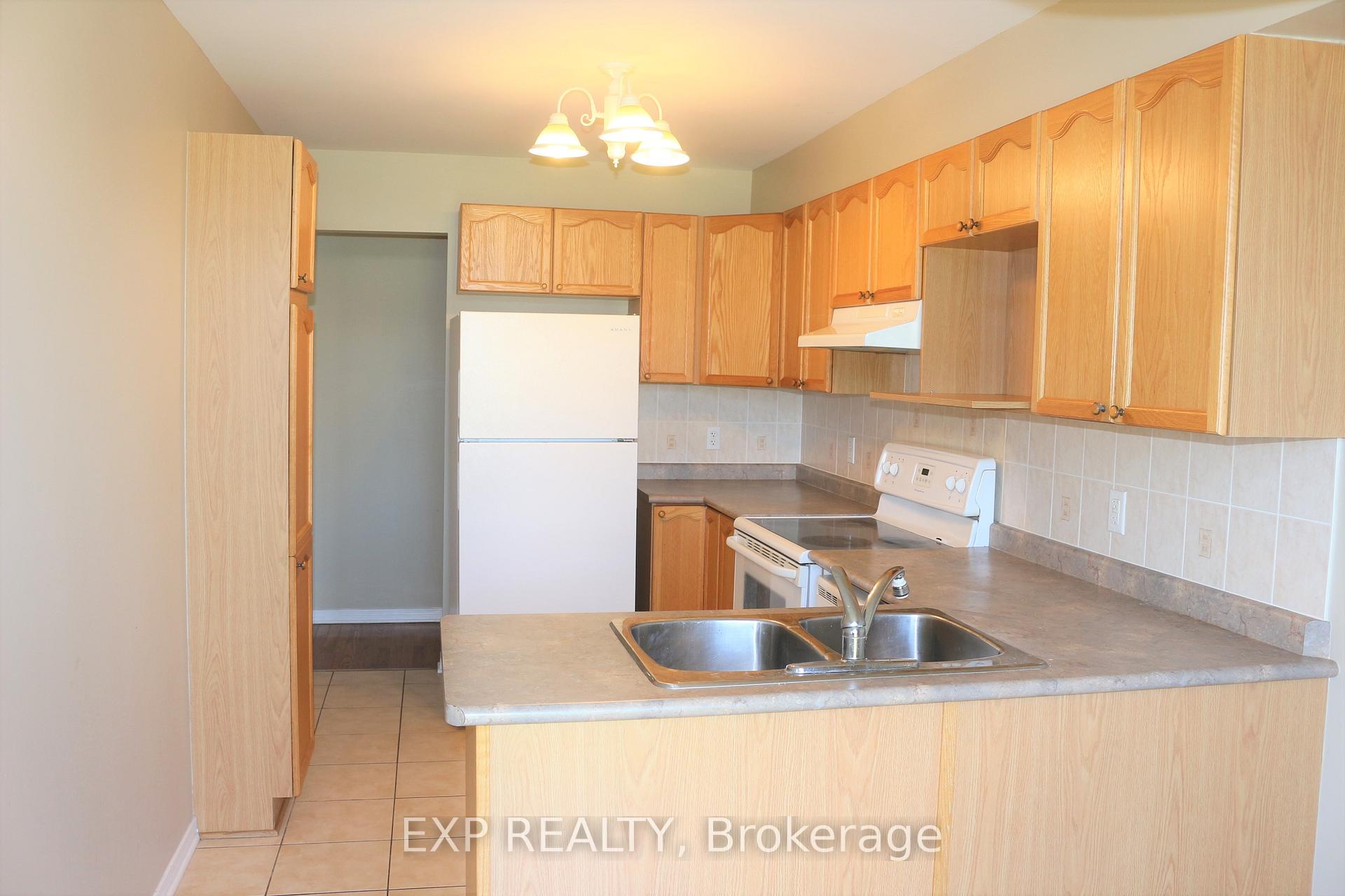 Photo 4 of 176 Colliston Crescent, Ottawa, Ridgemont — HOMEH