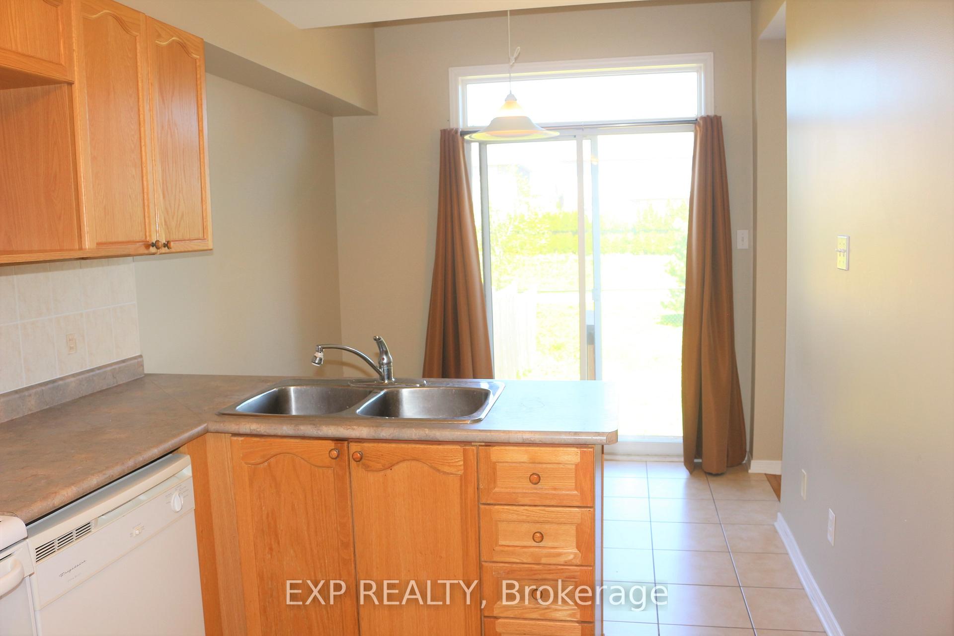 Photo 5 of 176 Colliston Crescent, Ottawa, Ridgemont — HOMEH