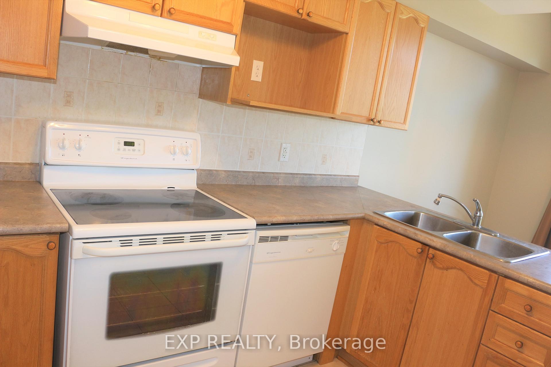 Photo 6 of 176 Colliston Crescent, Ottawa, Ridgemont — HOMEH