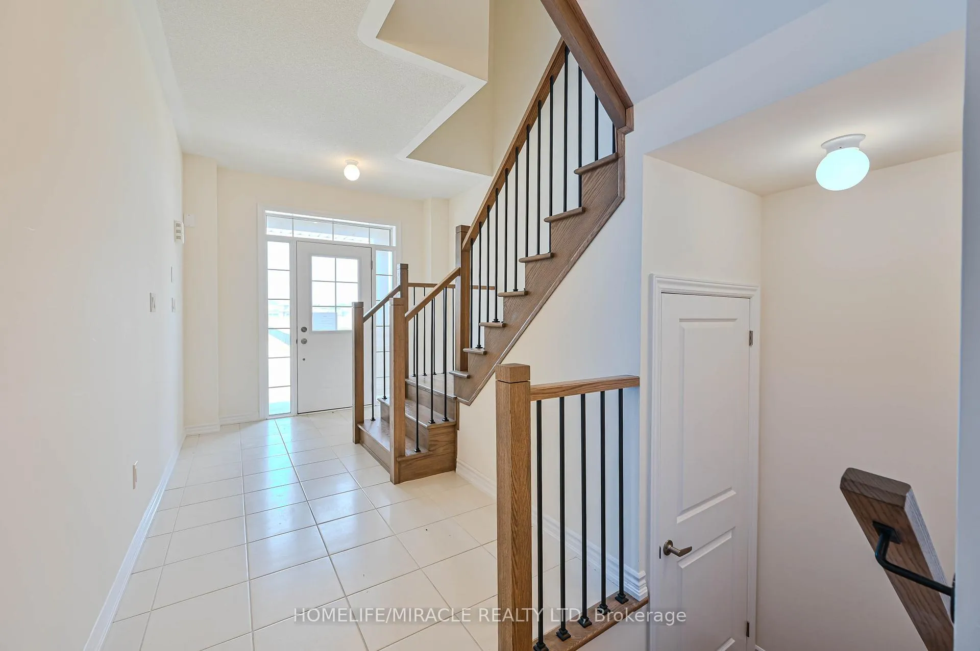 Photo 3 of 1155 Cole Street, Innisfil, Rural Innisfil — HOMEH