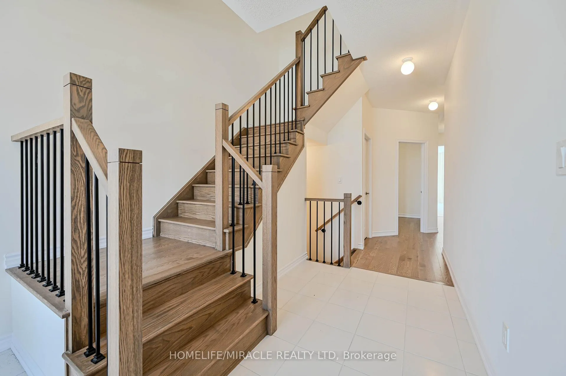Photo 4 of 1155 Cole Street, Innisfil, Rural Innisfil — HOMEH