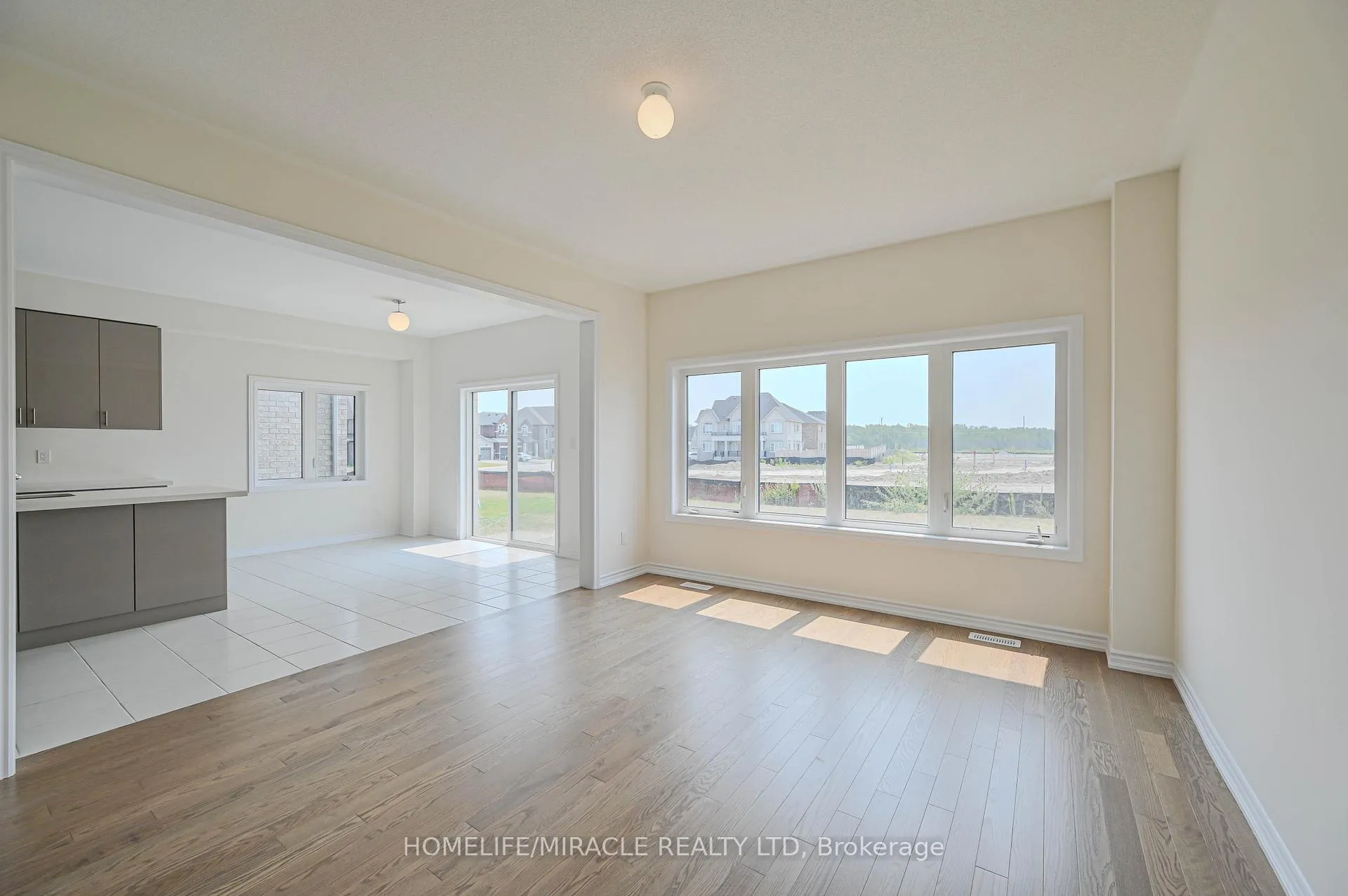 Photo 5 of 1155 Cole Street, Innisfil, Rural Innisfil — HOMEH