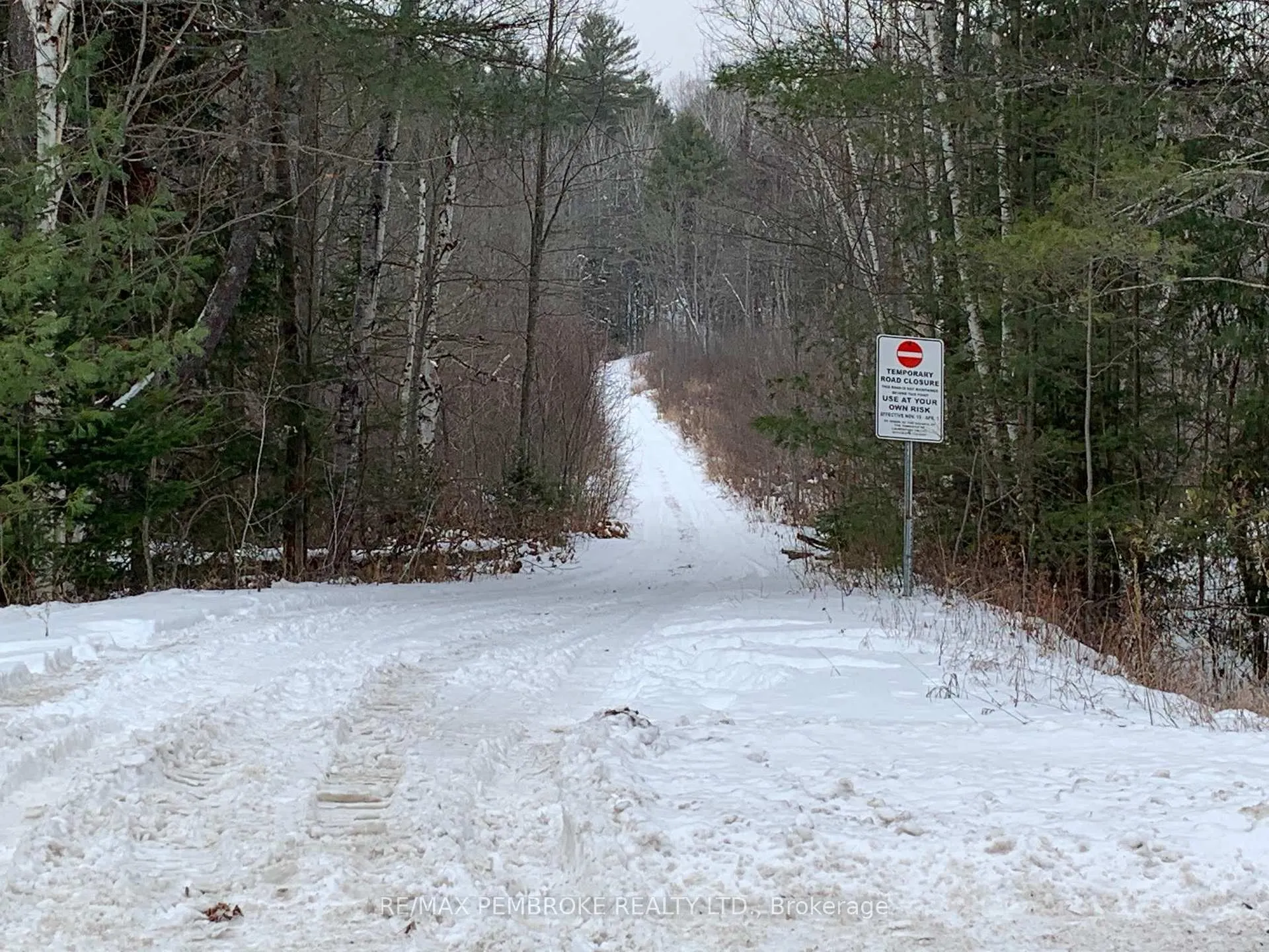 Photo 3 of 1678 Locksley Road, Laurentian Valley — HOMEH