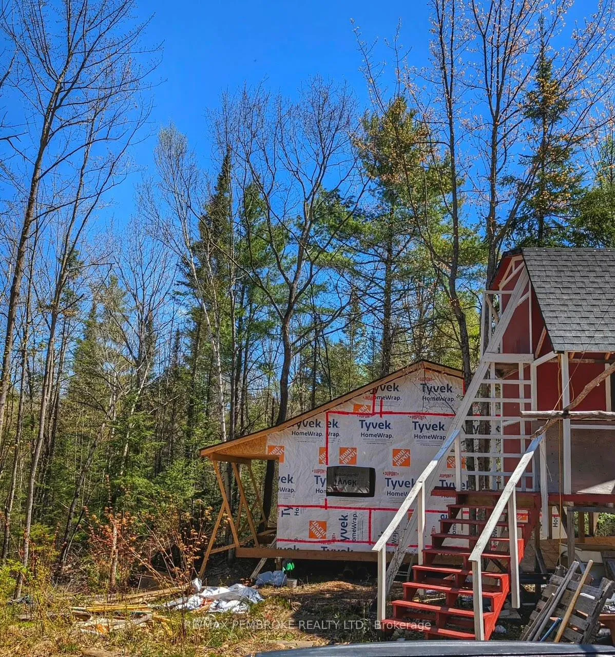 Photo 4 of 1678 Locksley Road, Laurentian Valley — HOMEH