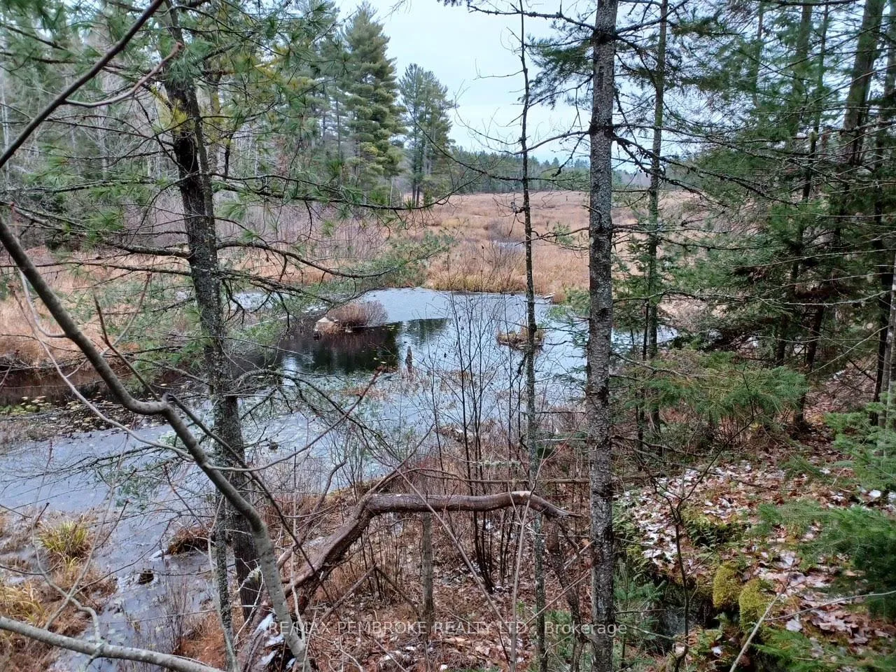 Photo 8 of 1678 Locksley Road, Laurentian Valley — HOMEH