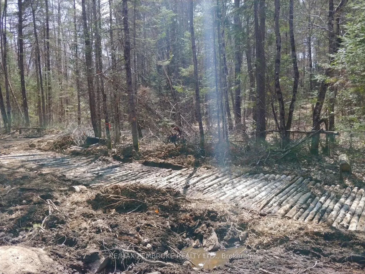 Photo 9 of 1678 Locksley Road, Laurentian Valley — HOMEH