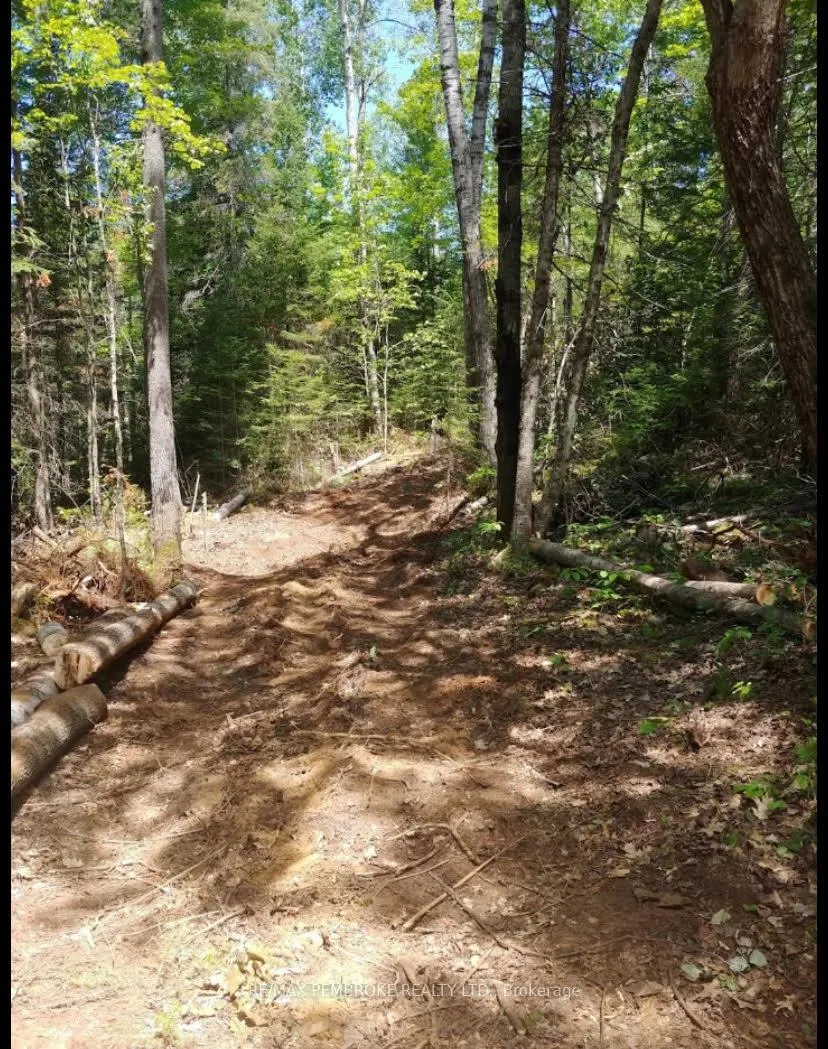 Photo 15 of 1678 Locksley Road, Laurentian Valley — HOMEH