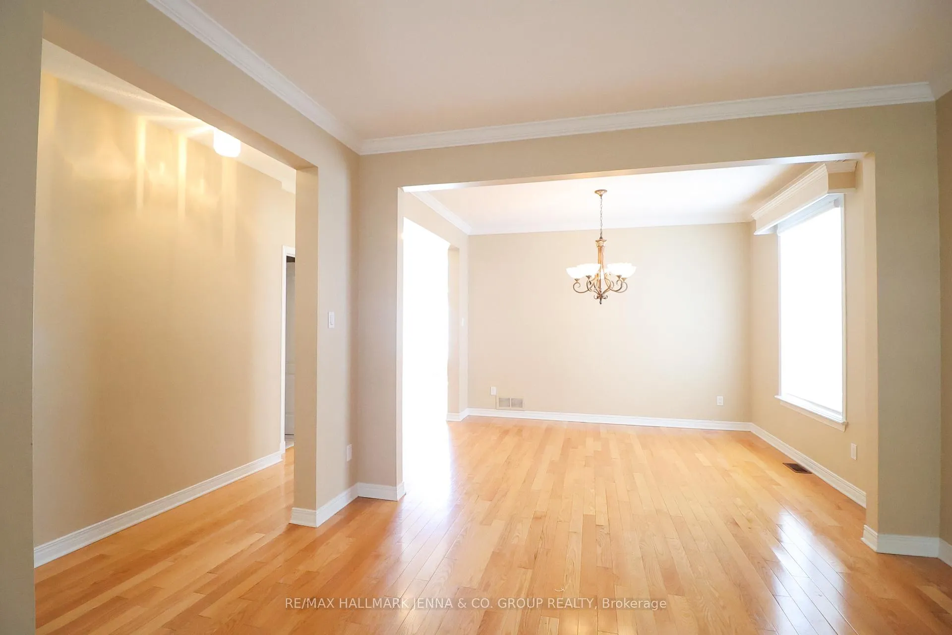 Photo 7 of 6 Bellingham Place, Ottawa, Hunt Club Park/Greenboro — HOMEH