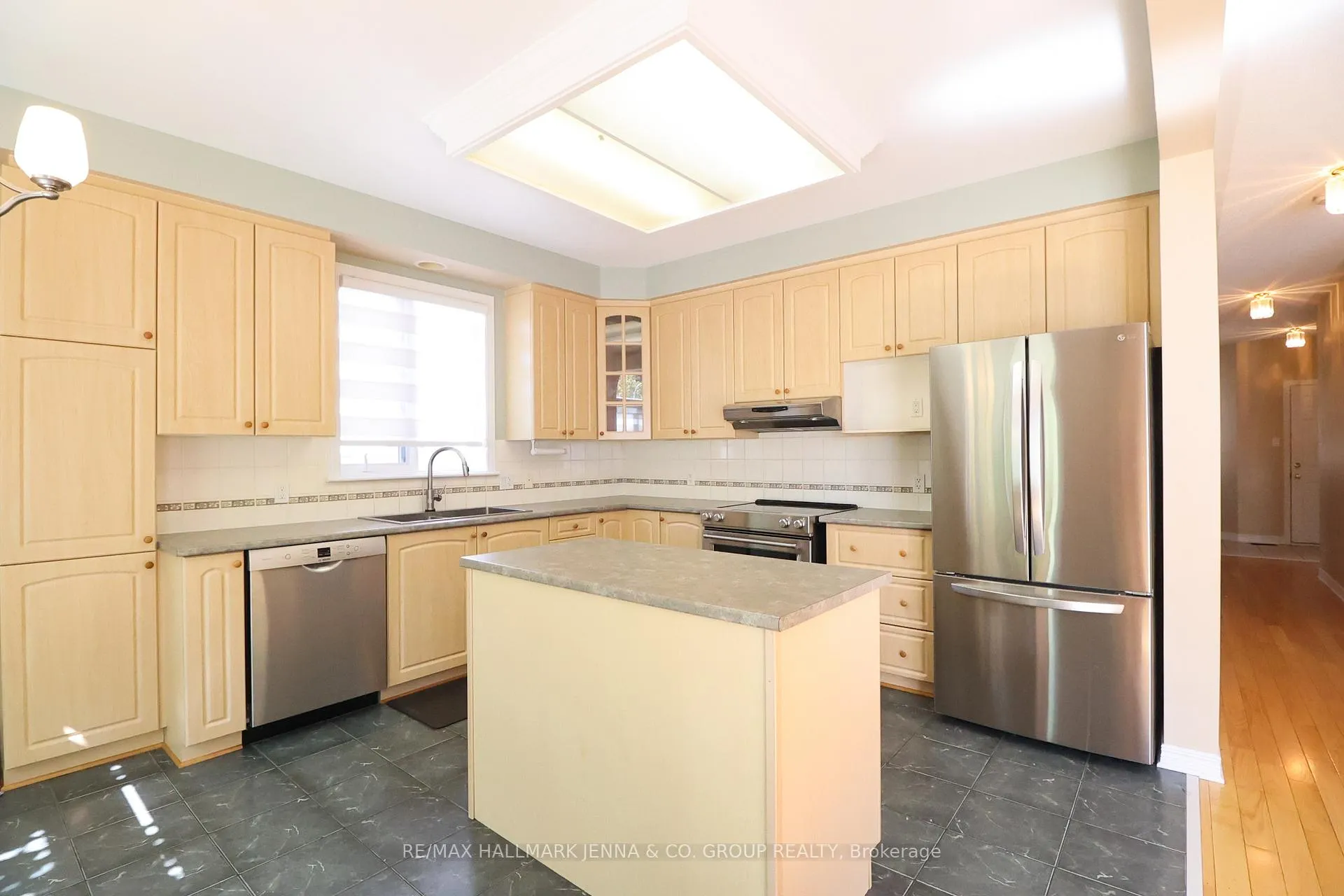 Photo 15 of 6 Bellingham Place, Ottawa, Hunt Club Park/Greenboro — HOMEH