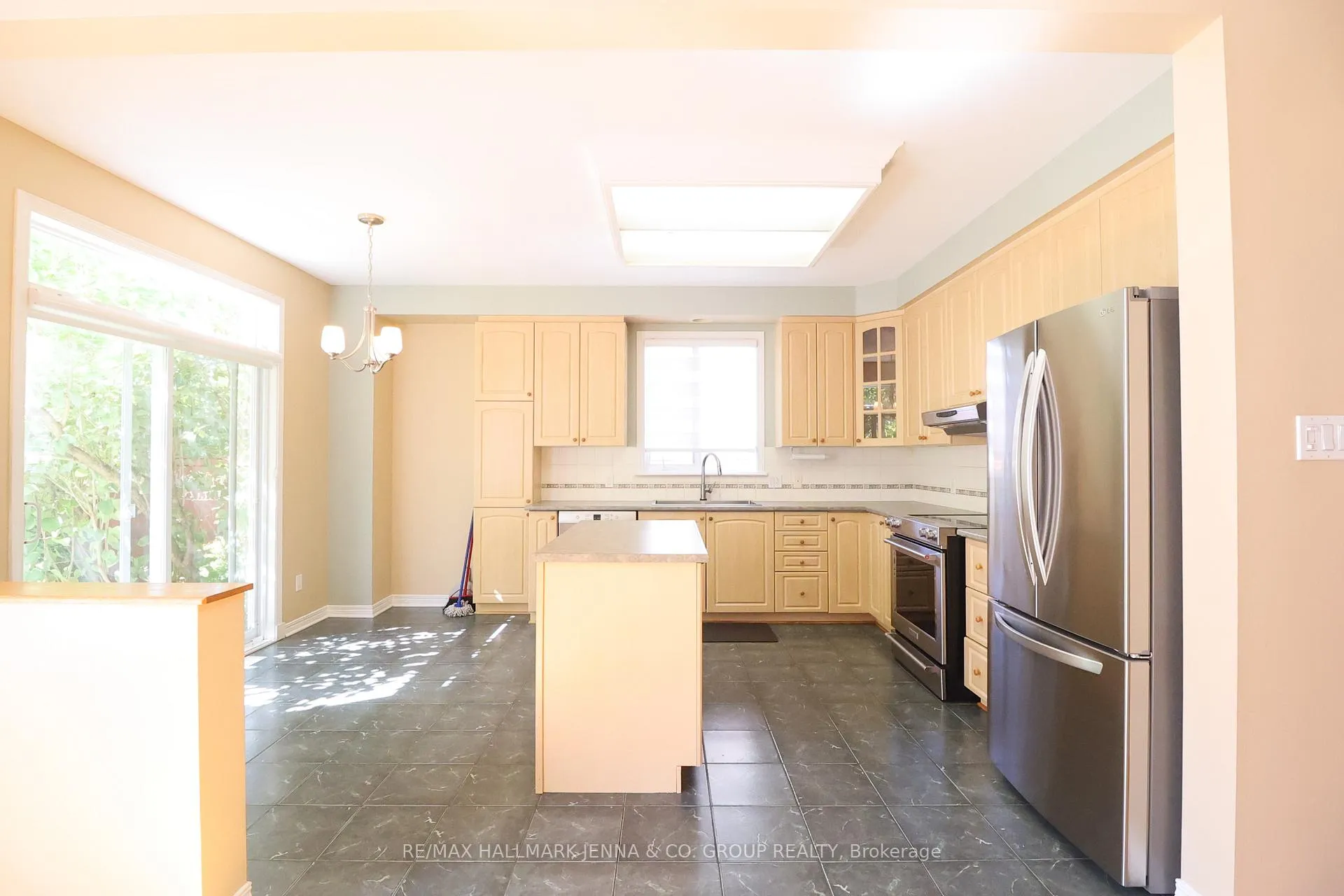 Photo 16 of 6 Bellingham Place, Ottawa, Hunt Club Park/Greenboro — HOMEH