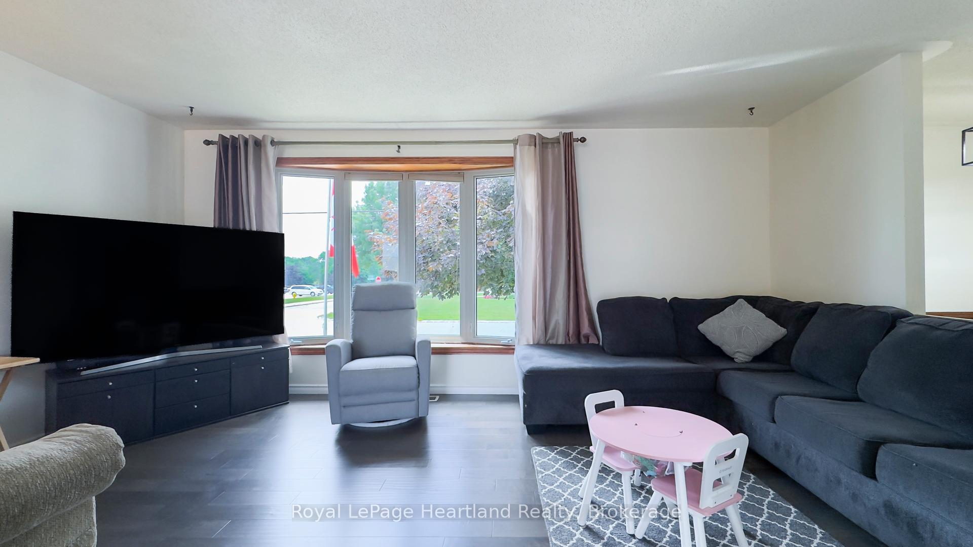 Photo 7 of 1 Alexander Street, Huron East, Seaforth — HOMEH