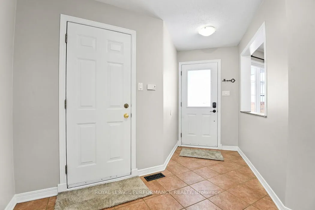 Photo 2 of 15 Fanterra Way, Ottawa, Hunt Club Park/Greenboro — HOMEH