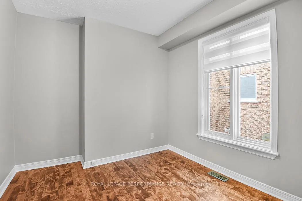 Photo 4 of 15 Fanterra Way, Ottawa, Hunt Club Park/Greenboro — HOMEH