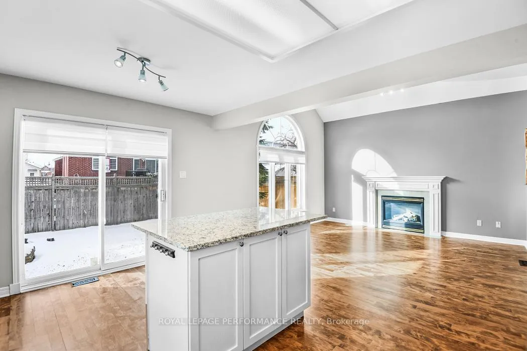 Photo 9 of 15 Fanterra Way, Ottawa, Hunt Club Park/Greenboro — HOMEH